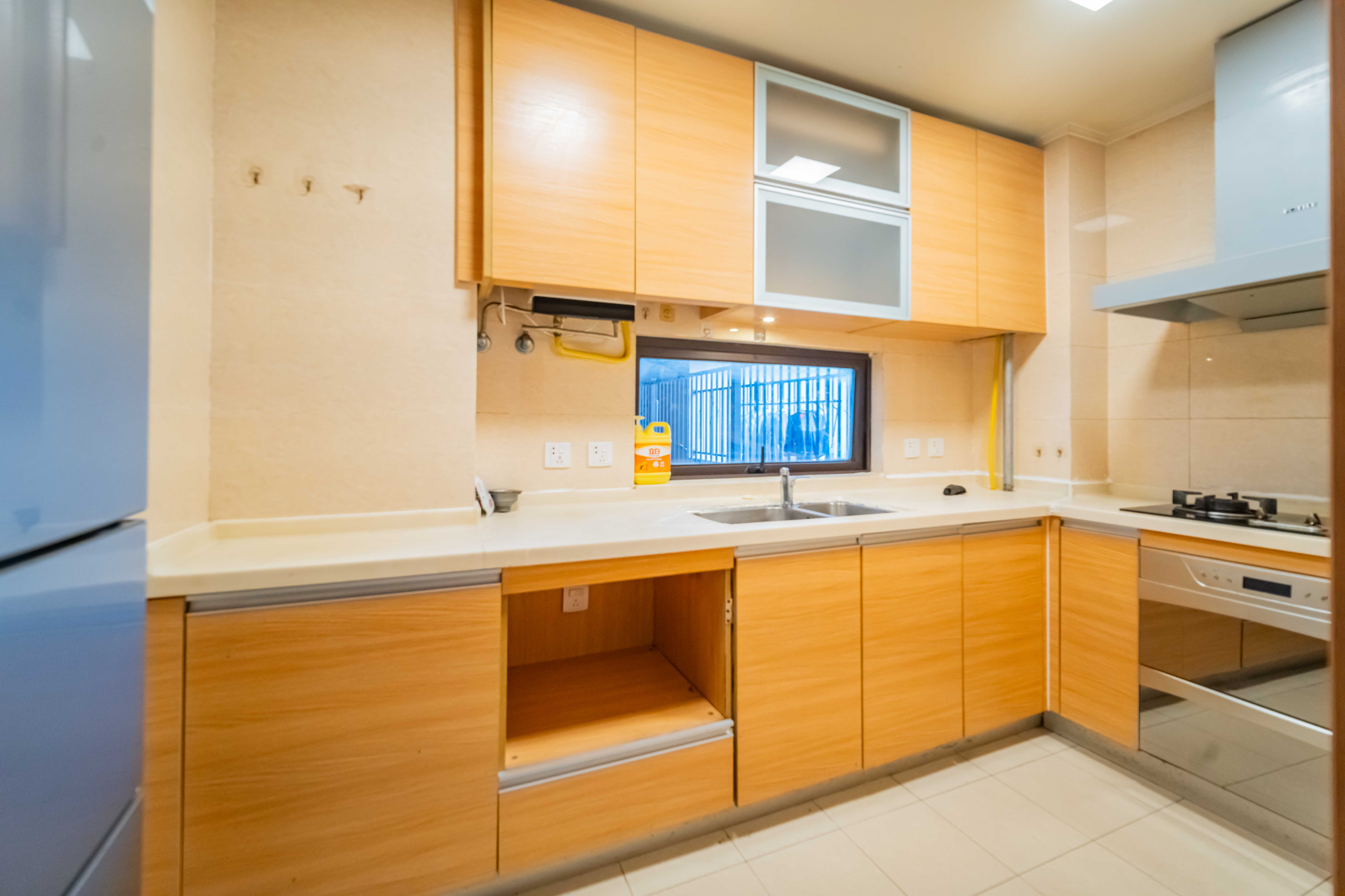 旭辉国际广场(永升商业广场) 3室2厅2卫 108.0万 旭辉国际广场(永升商业广场) 3室2厅2卫 108.0万厨房