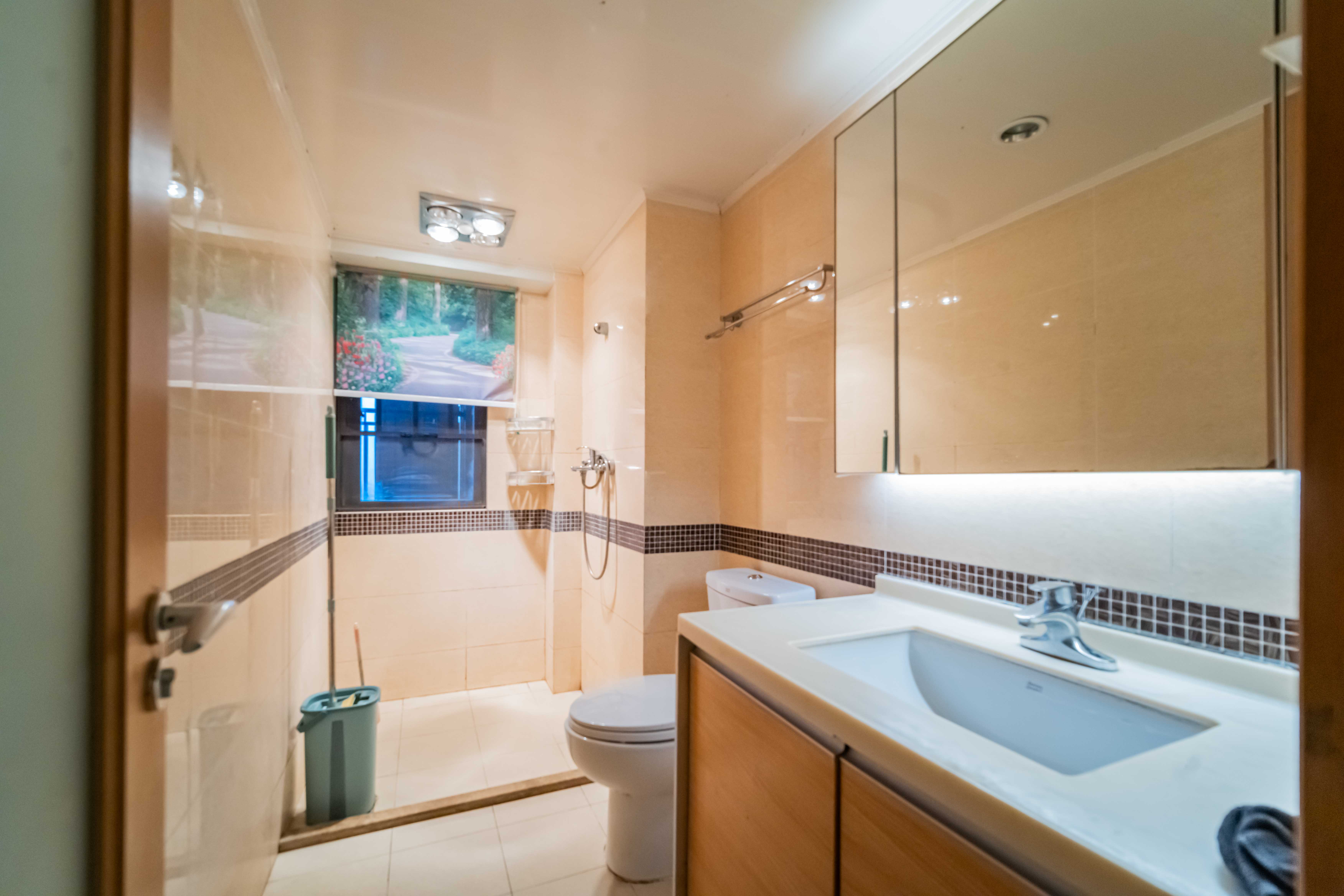 旭辉国际广场(永升商业广场) 3室2厅2卫 108.0万 旭辉国际广场(永升商业广场) 3室2厅2卫 108.0万卫生间