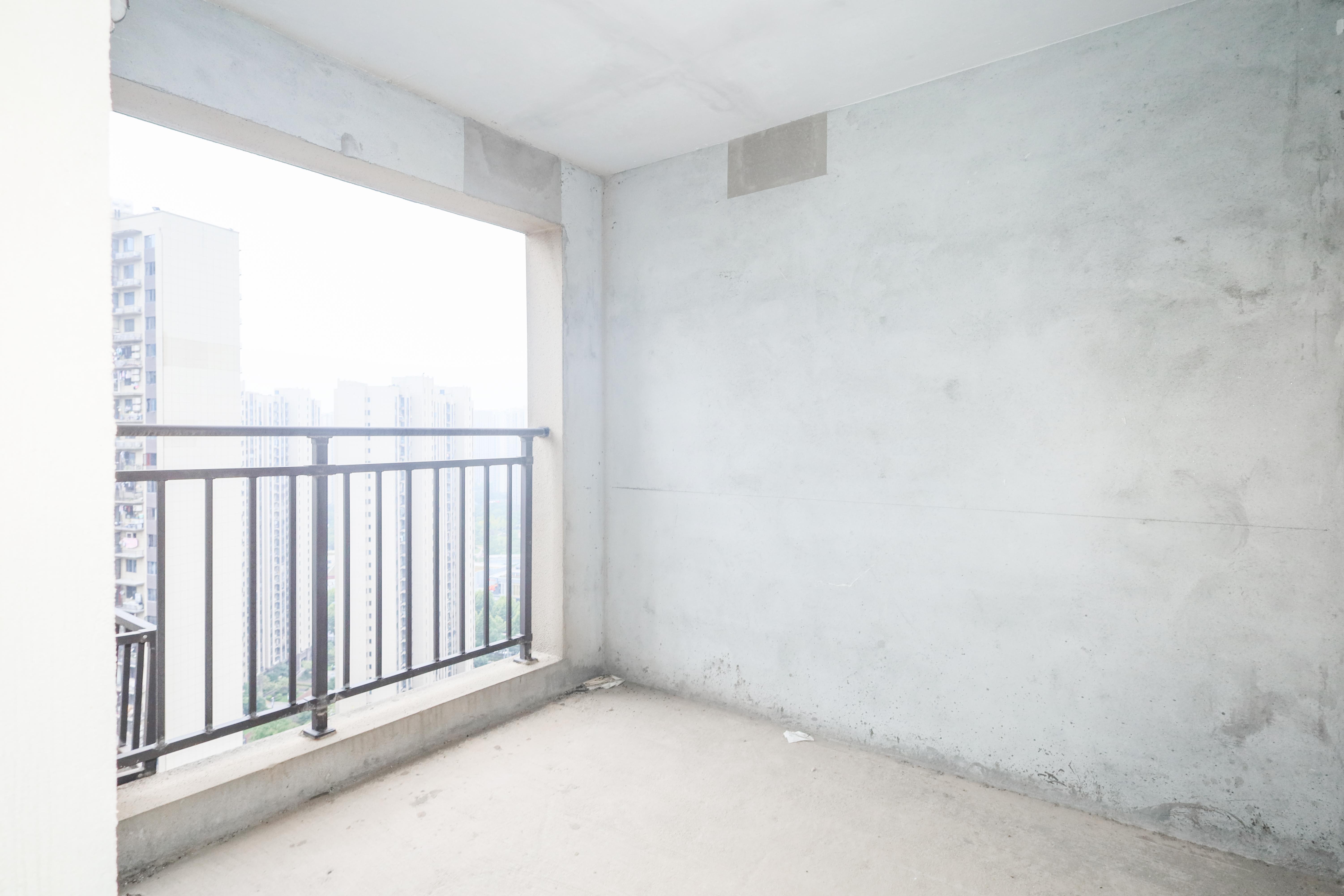 中国铁建梅溪青秀二期  3室2厅2卫   165.00万卧室