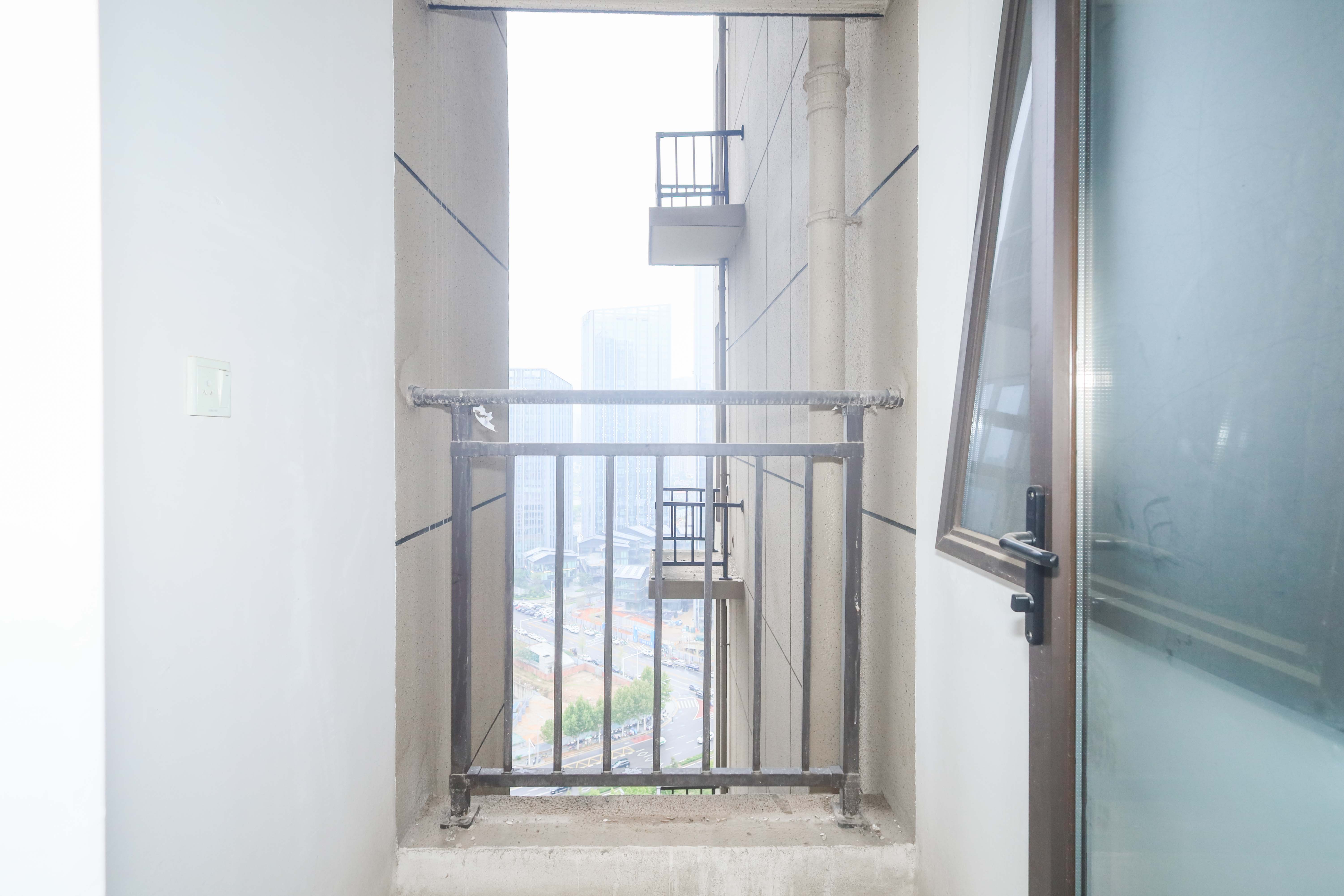 中国铁建梅溪青秀二期  3室2厅2卫   165.00万阳台