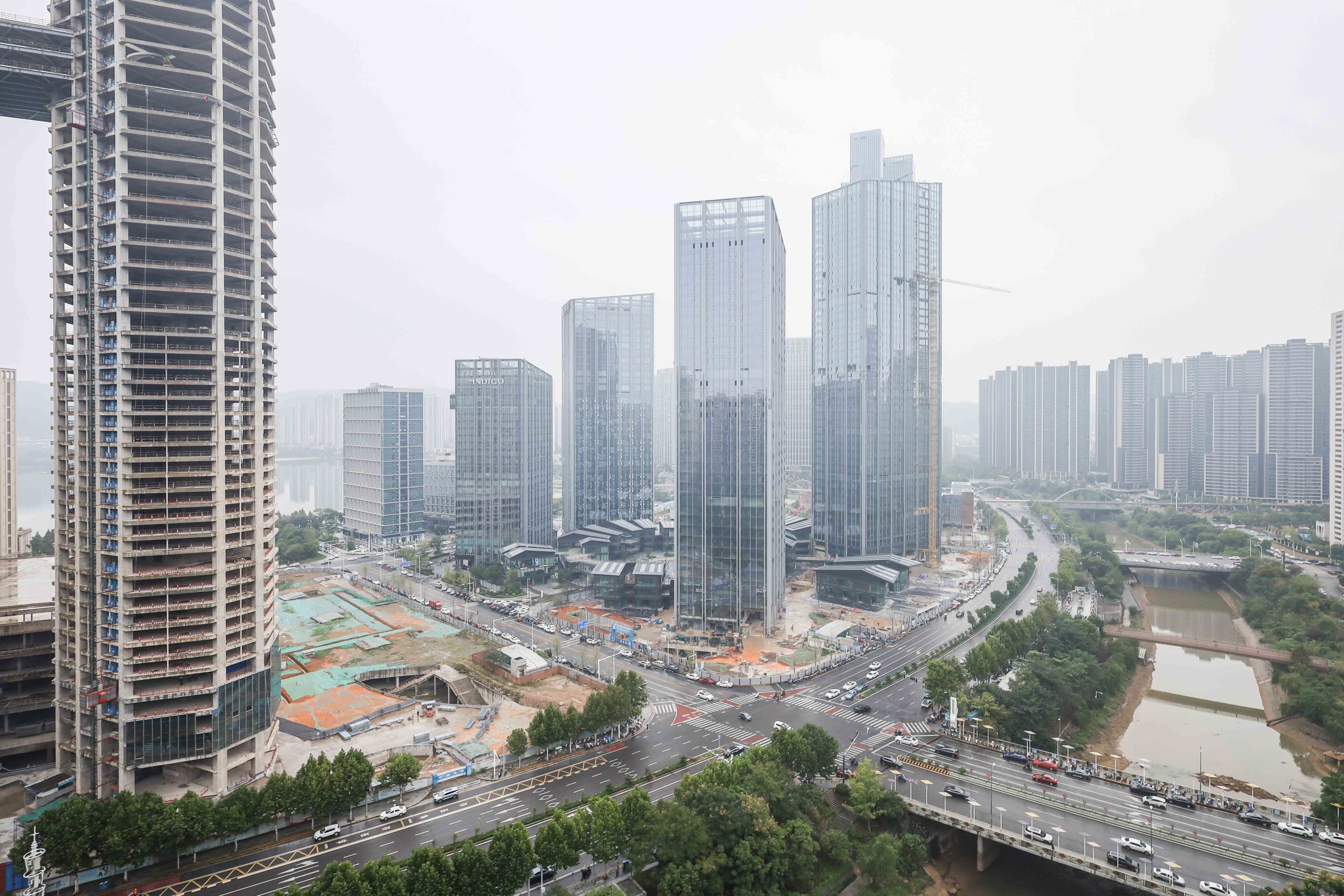 中国铁建梅溪青秀二期  3室2厅2卫   165.00万阳台