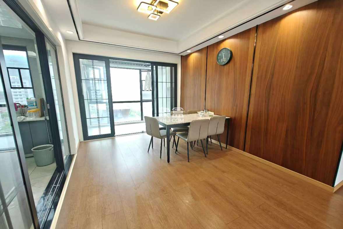 万丰上院左岸  4室2厅2卫    89.9万 万丰上院左岸  4室2厅2卫    89.9万室内图