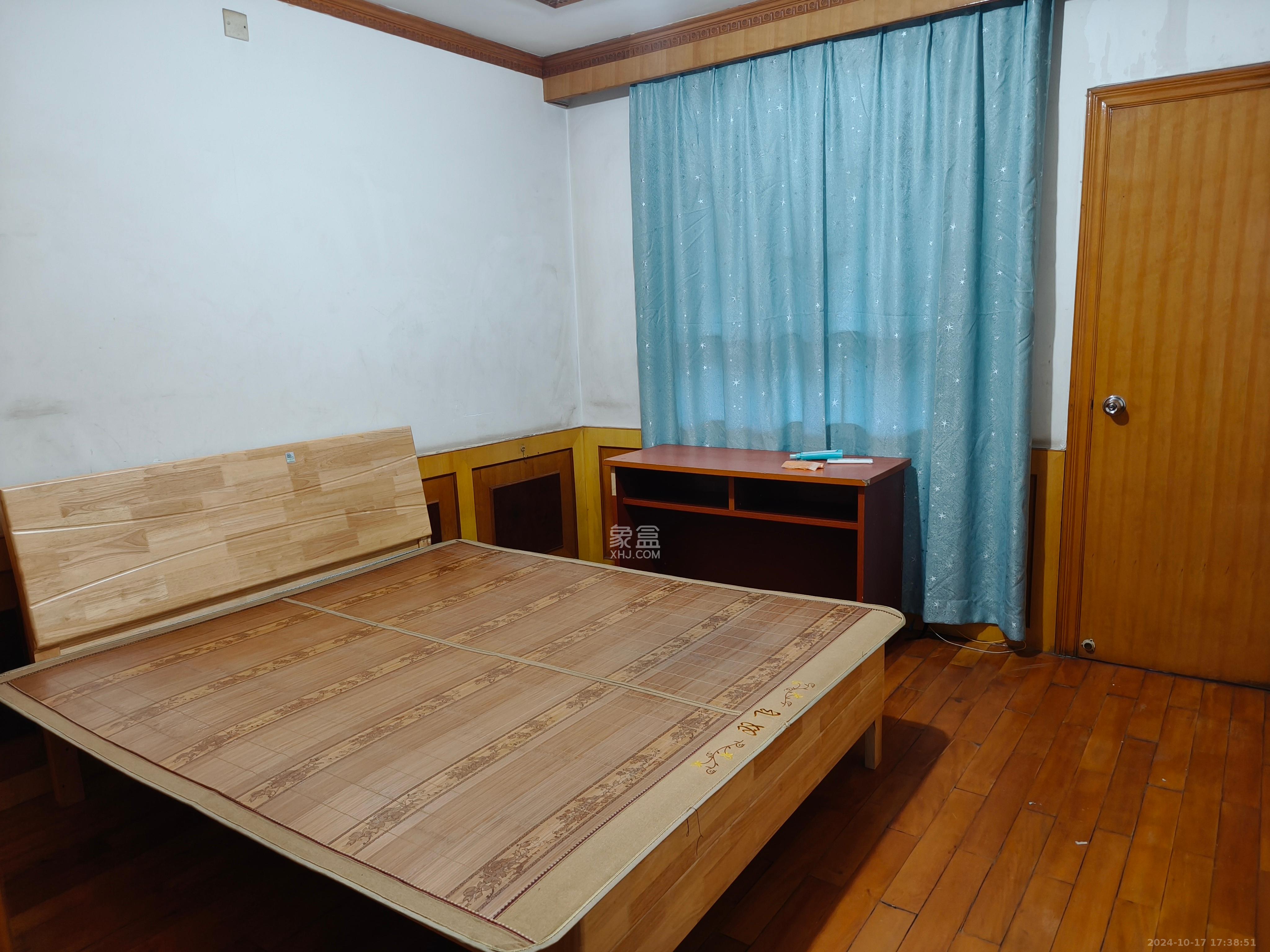 荷花园小区（安置房小区）  3室2厅2卫   2600.00元/月室内图