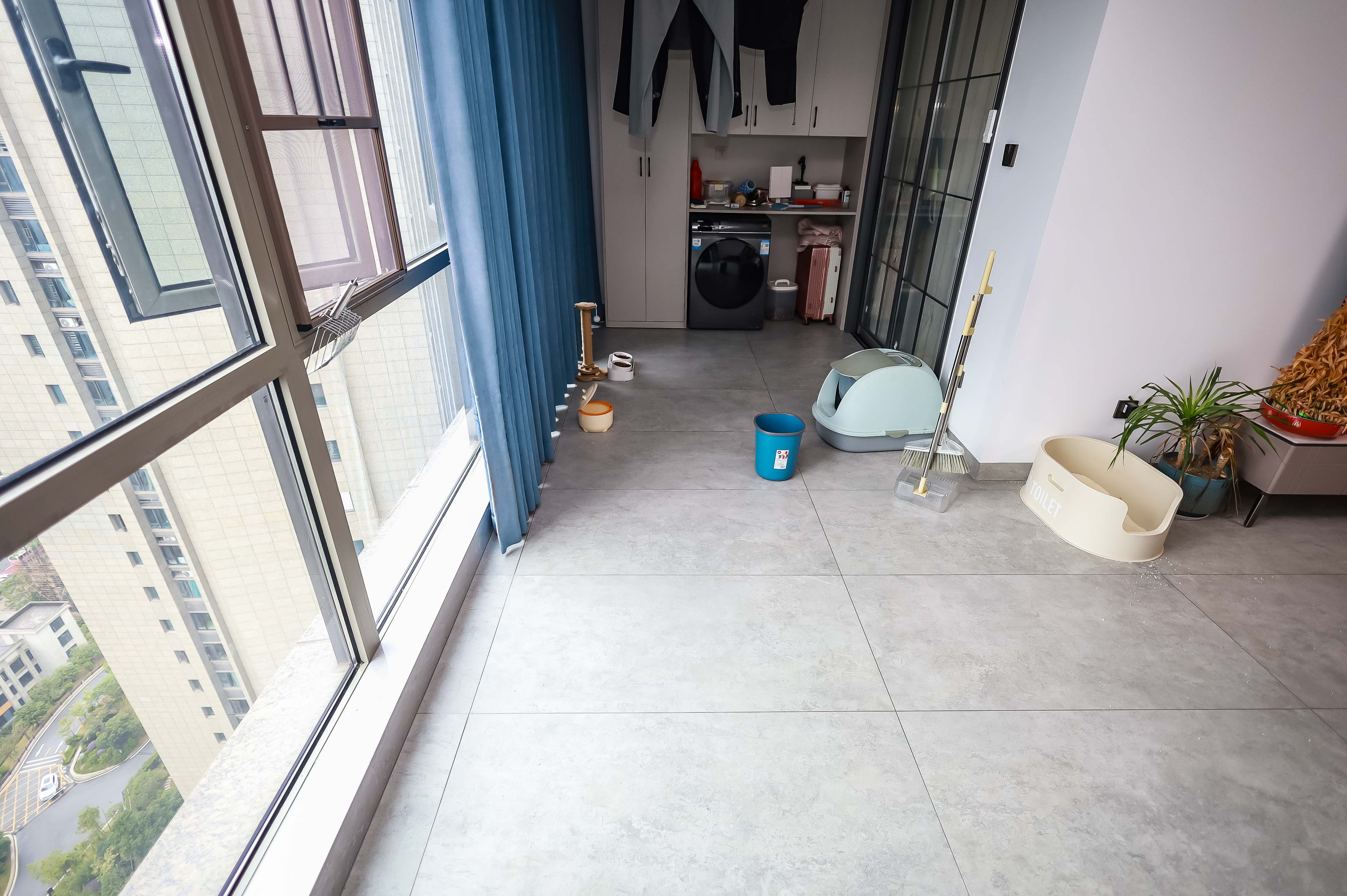 万象府台  4室2厅2卫   226.00万阳台