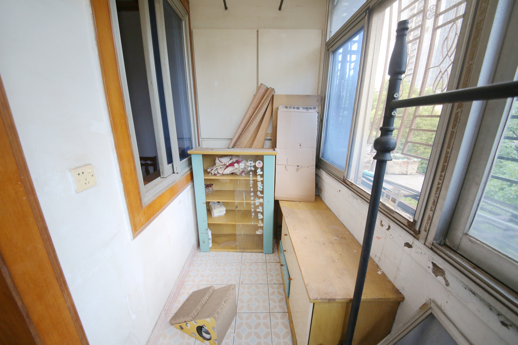 燕山街社区  2室1厅1卫   40.00万阳台