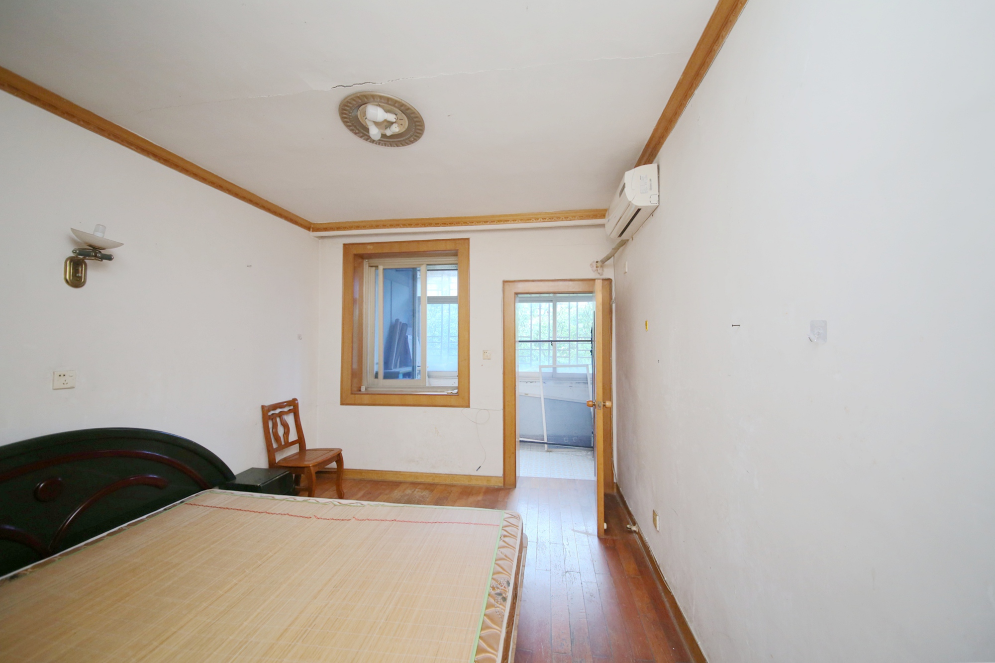 燕山街社区  2室1厅1卫   40.00万卧室