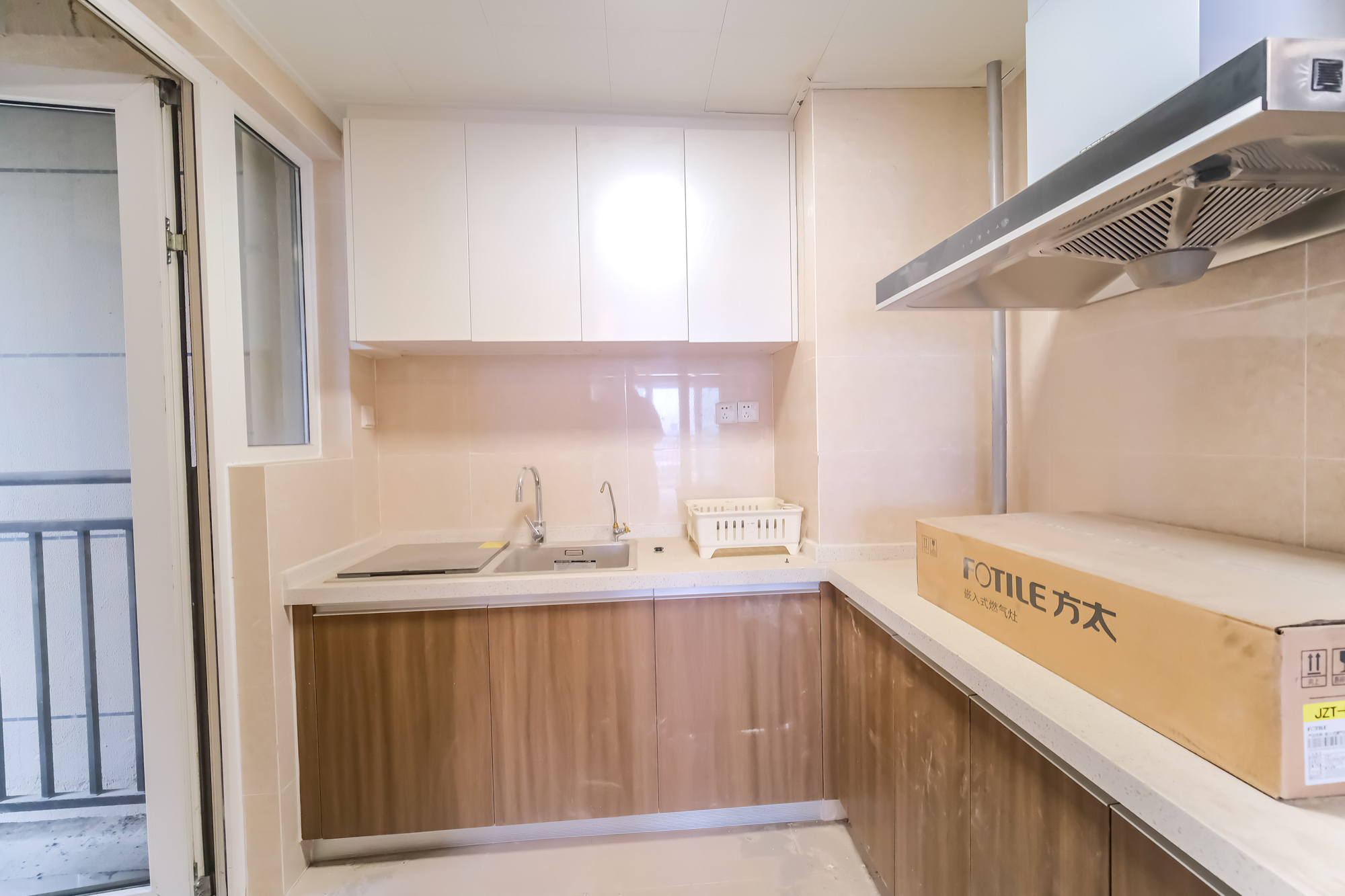 保利香槟国际  3室2厅2卫    81.9万 保利香槟国际  3室2厅2卫    81.9万厨房