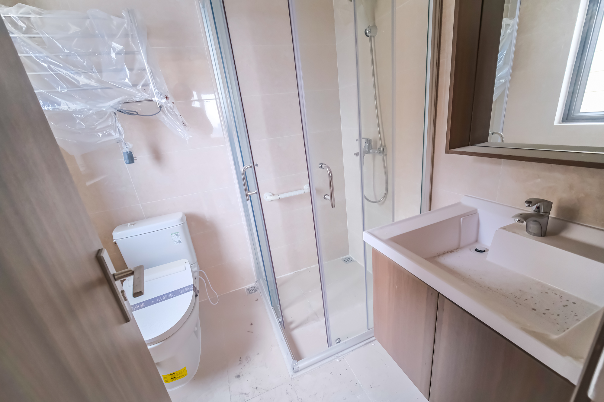 保利香槟国际  3室2厅2卫    81.9万 保利香槟国际  3室2厅2卫    81.9万卫生间