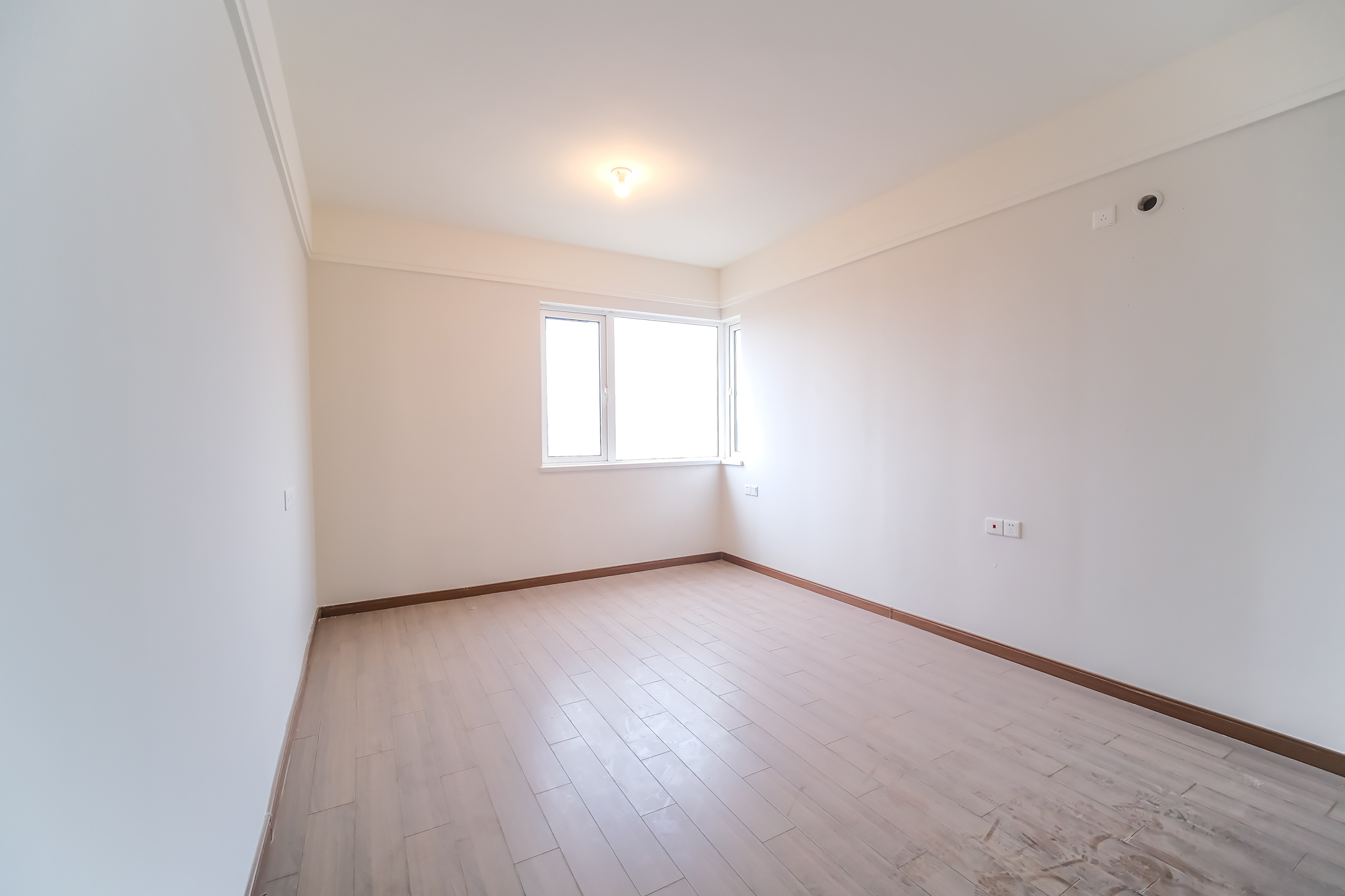 保利香槟国际  3室2厅2卫    81.9万 保利香槟国际  3室2厅2卫    81.9万卧室