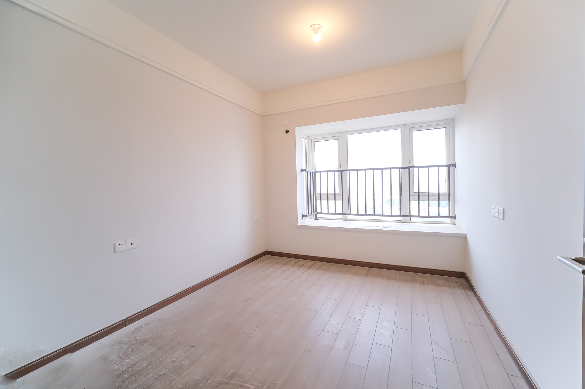 保利香槟国际  3室2厅2卫    81.9万 保利香槟国际  3室2厅2卫    81.9万卧室