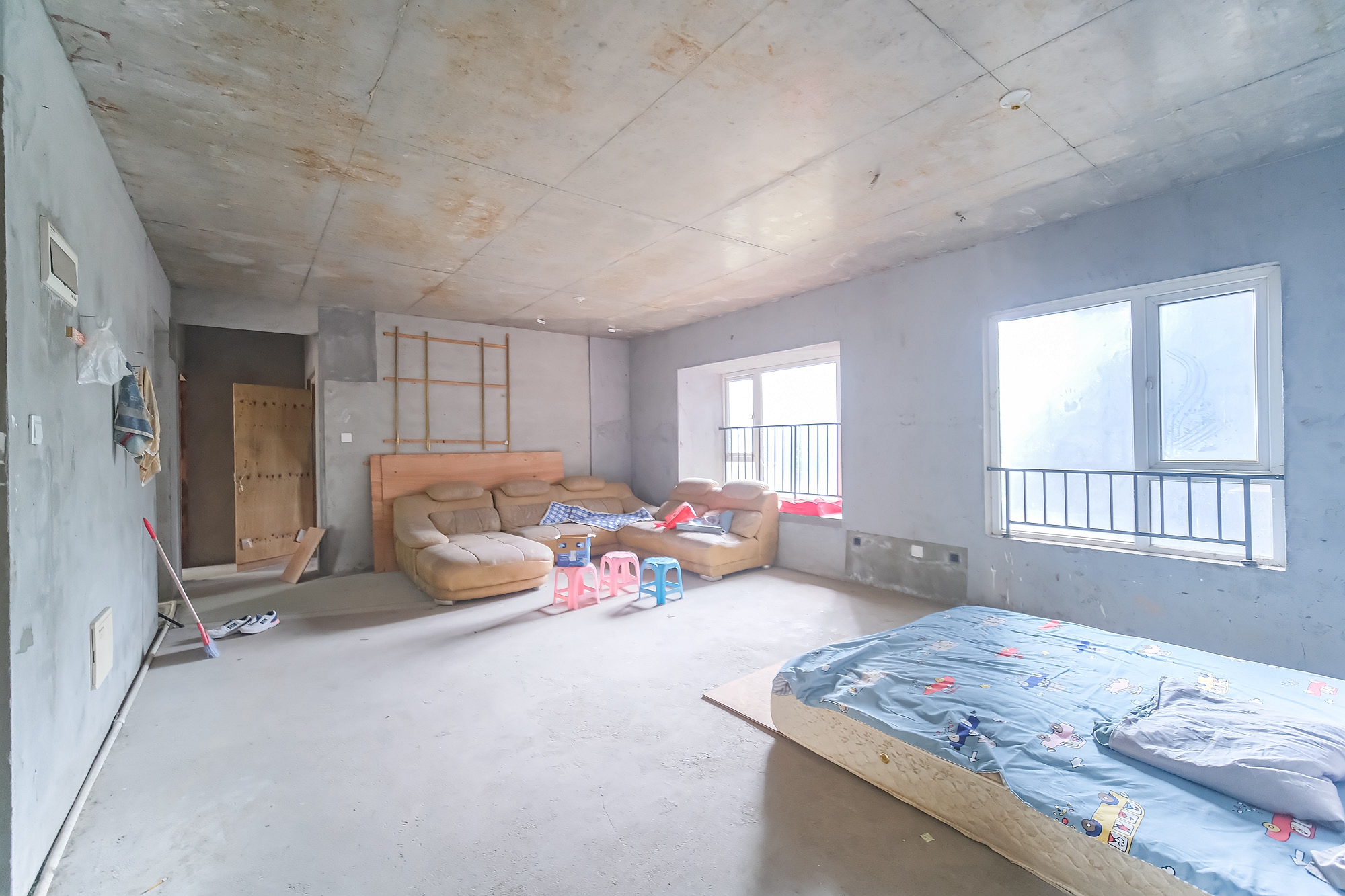 荣盛花语城  3室2厅2卫    78.0万 荣盛花语城  3室2厅2卫    78.0万客厅