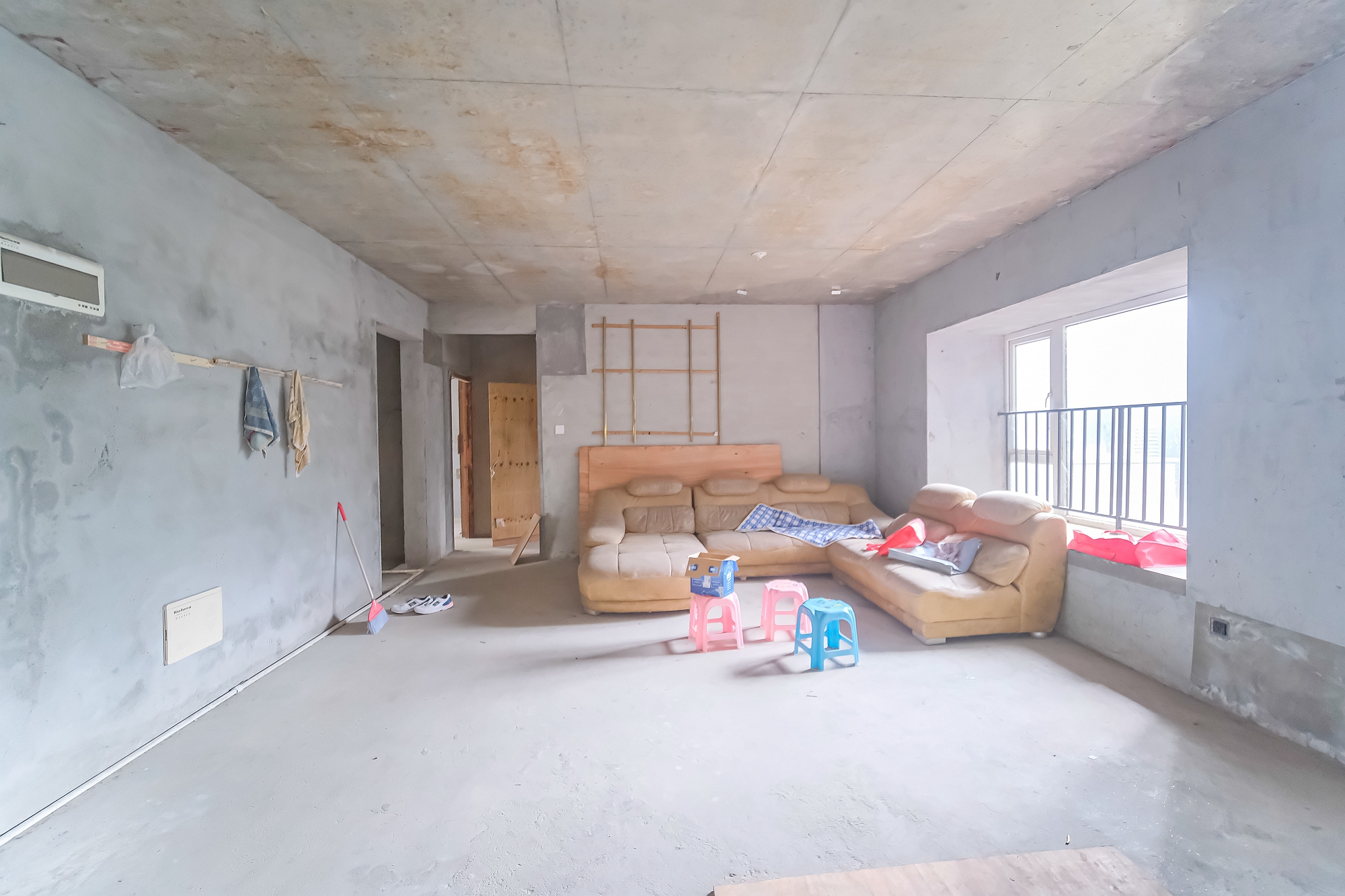 荣盛花语城  3室2厅2卫    78.0万 荣盛花语城  3室2厅2卫    78.0万客厅