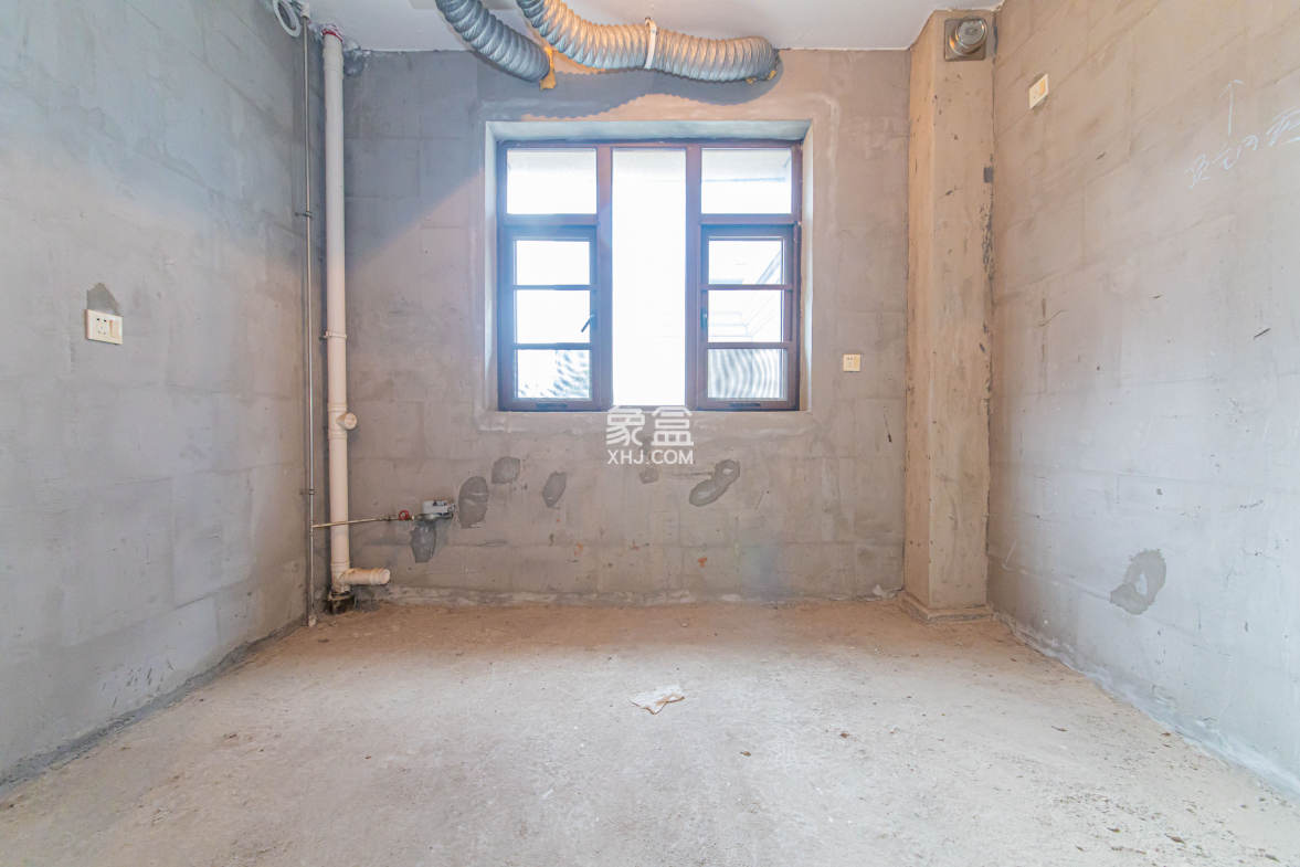 九峰拾號院  4室2厅2卫    210.0万 九峰拾號院  4室2厅2卫    210.0万厨房