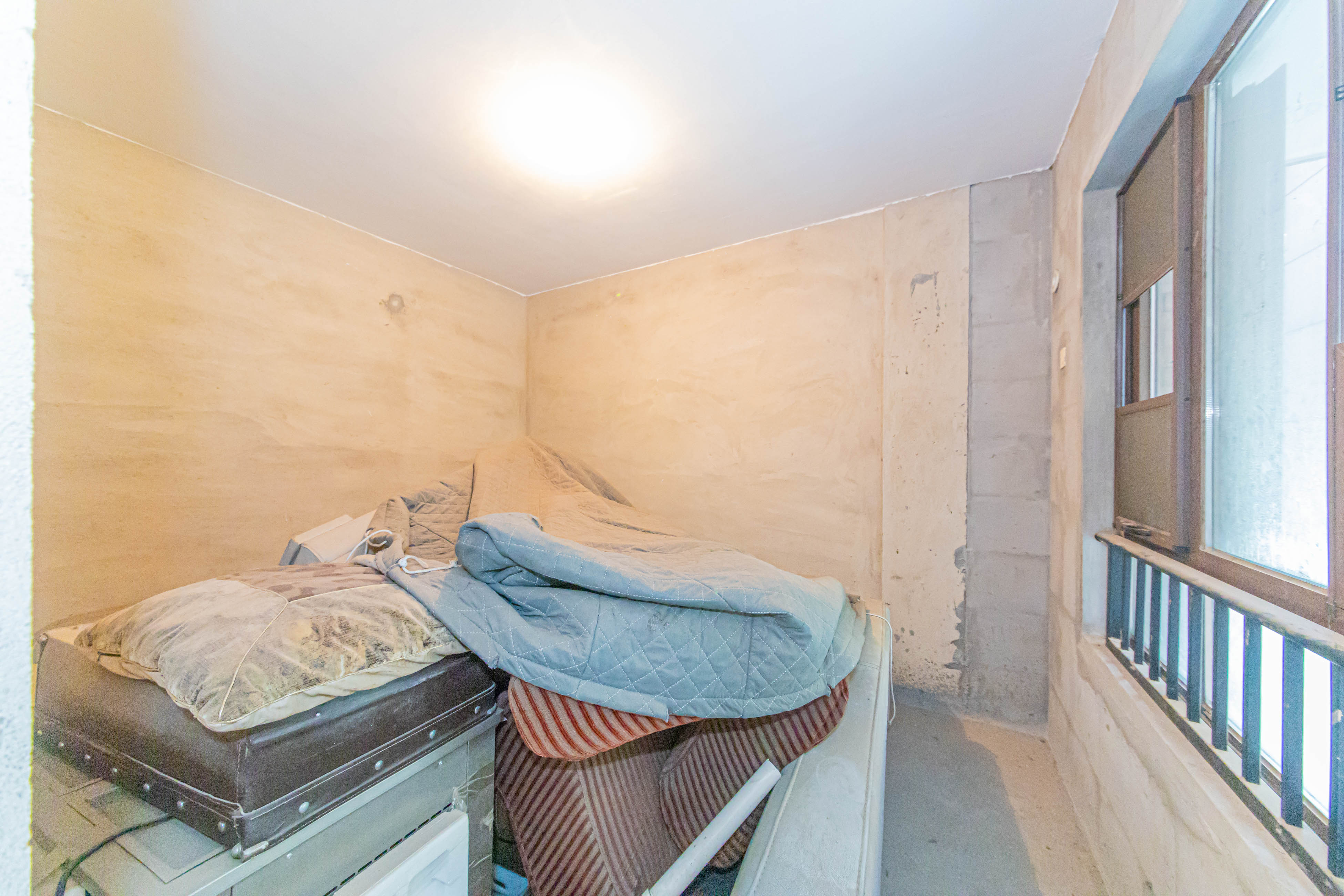 九峰拾號院  4室2厅2卫    210.0万卧室