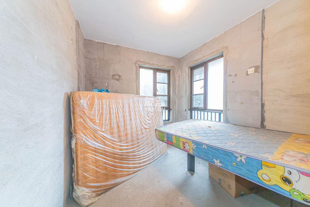 九峰拾號院  4室2厅2卫    210.0万 九峰拾號院  4室2厅2卫    210.0万卧室