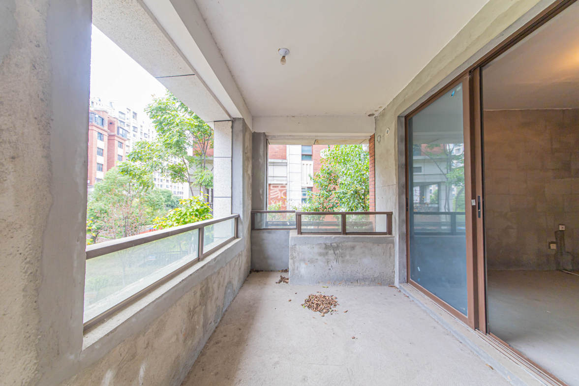 九峰拾號院  4室2厅2卫    210.0万 九峰拾號院  4室2厅2卫    210.0万阳台