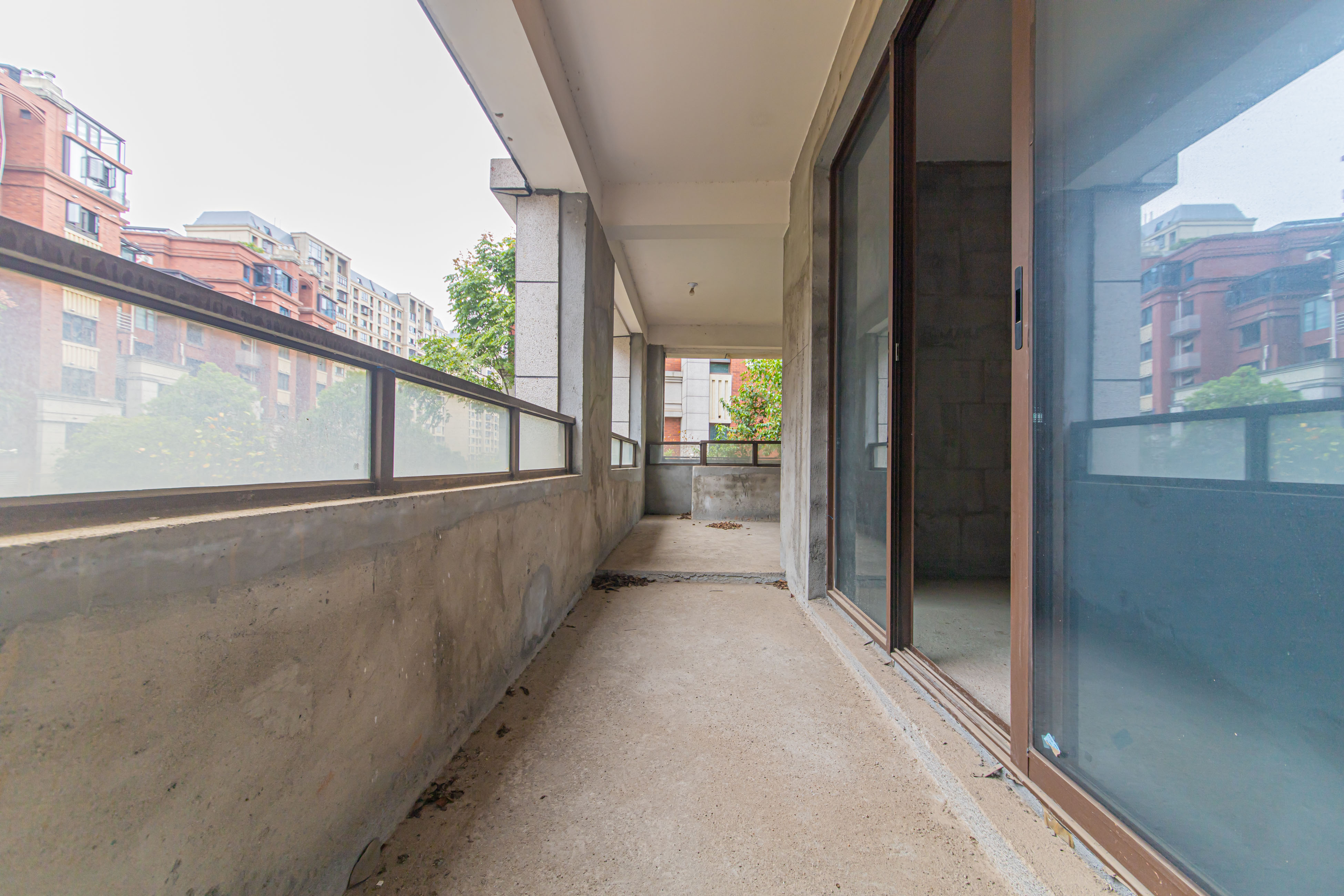 九峰拾號院  4室2厅2卫    210.0万阳台