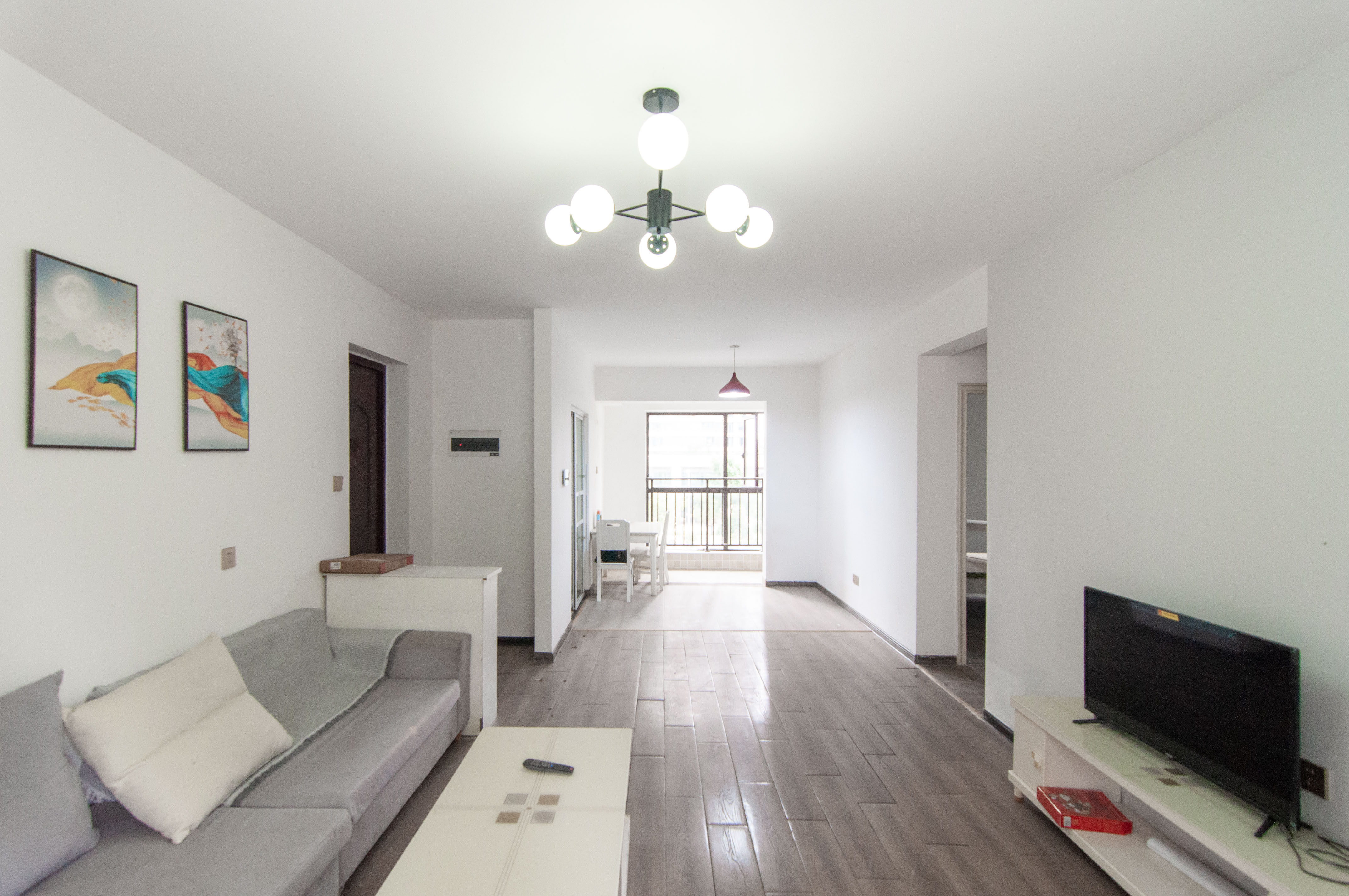 卓越浅水湾 4室2厅2卫 126.7万 卓越浅水湾 4室2厅2卫 126.7万客厅