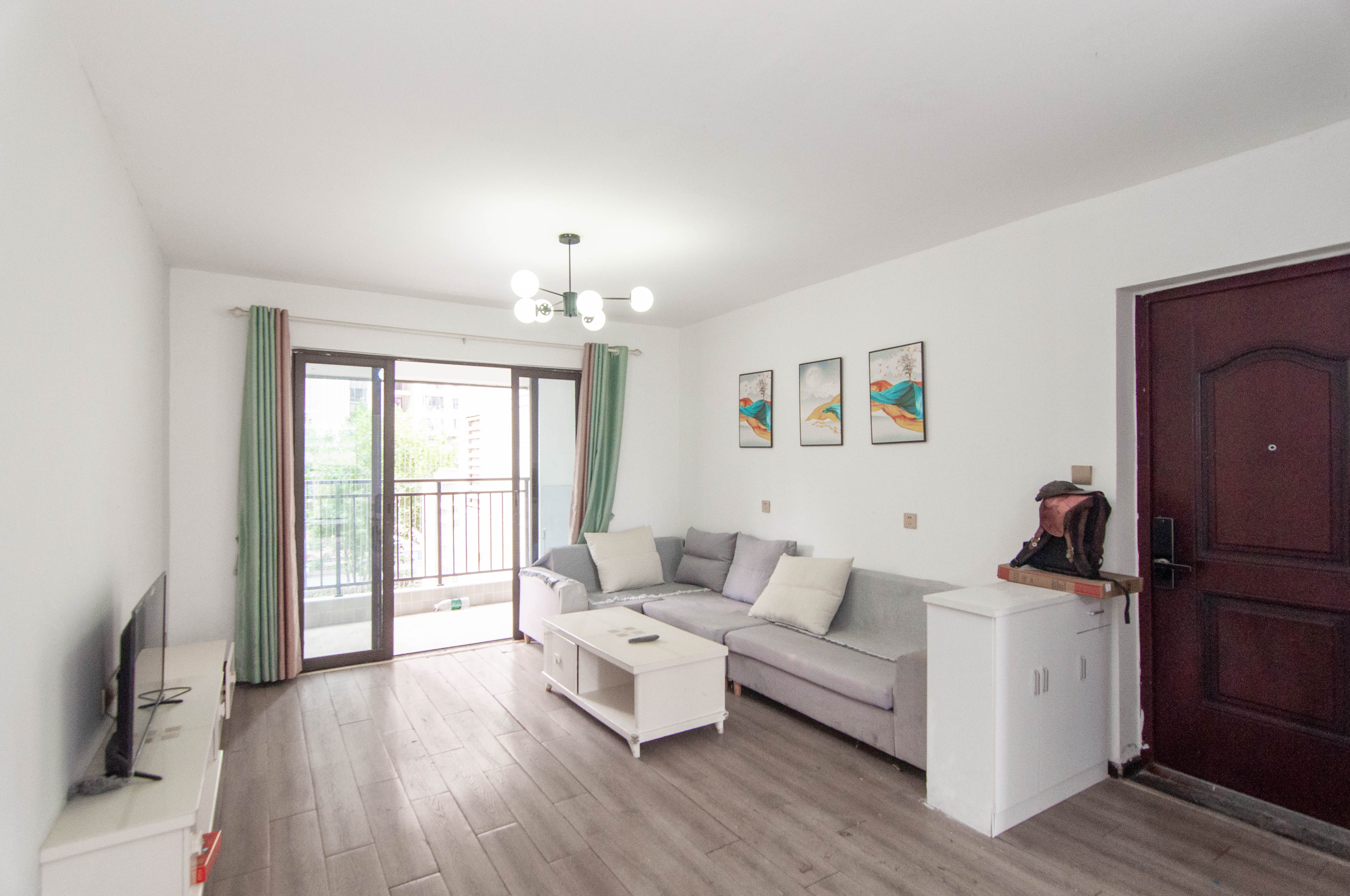 卓越浅水湾 4室2厅2卫 126.7万 卓越浅水湾 4室2厅2卫 126.7万客厅