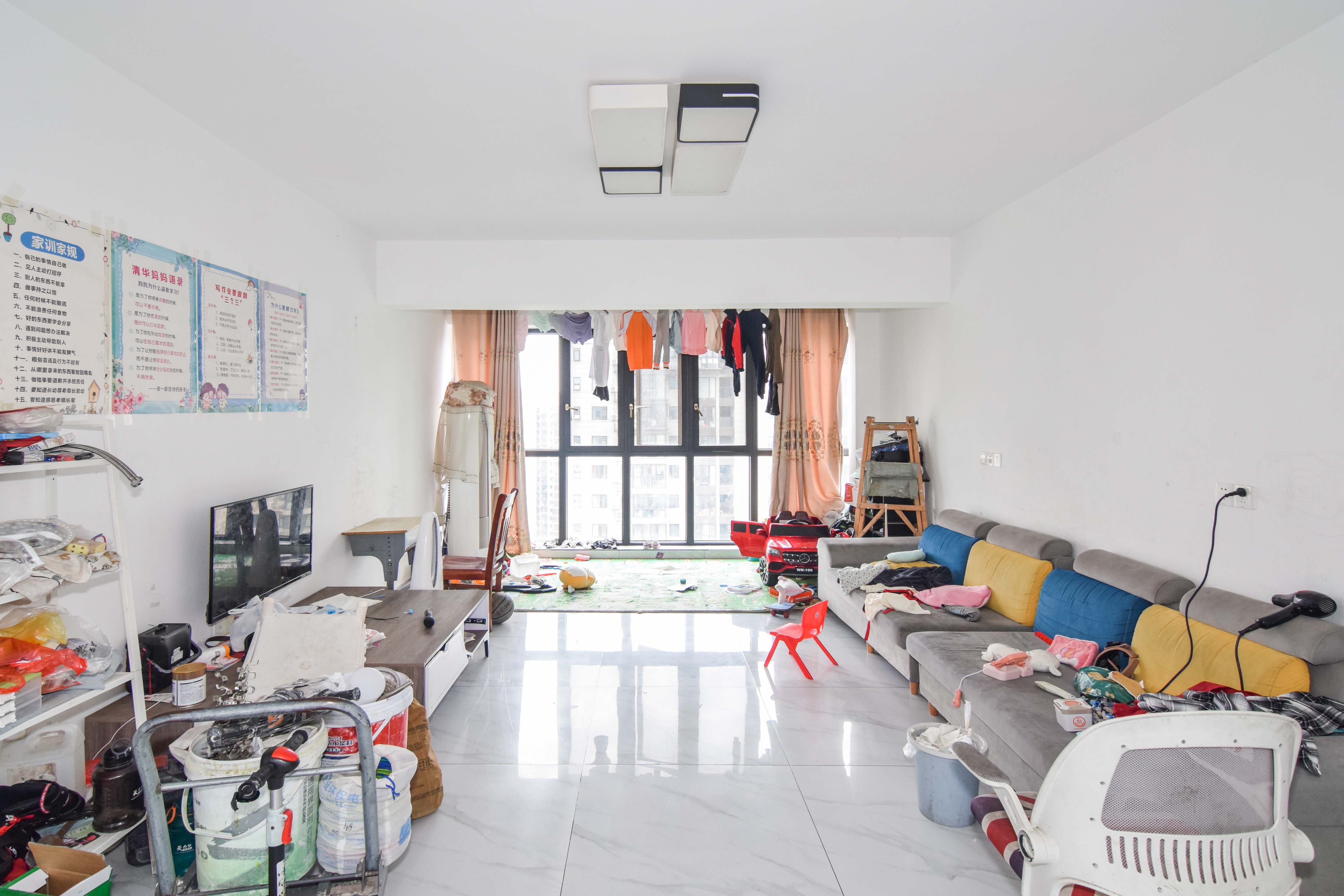 新华联梦想城 4室2厅2卫 115.0万 新华联梦想城 4室2厅2卫 115.0万客厅