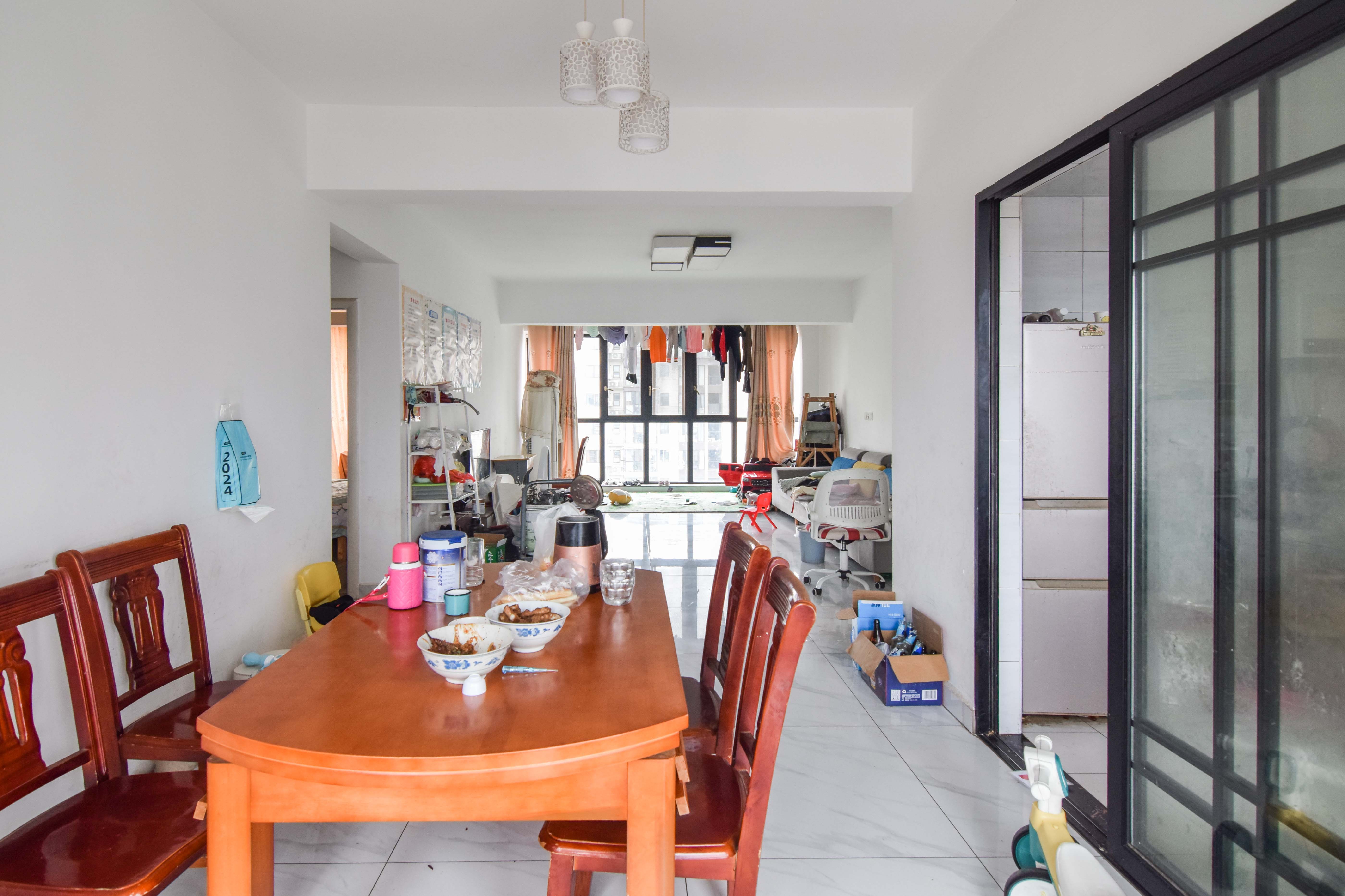 新华联梦想城  4室2厅2卫    115.0万其他