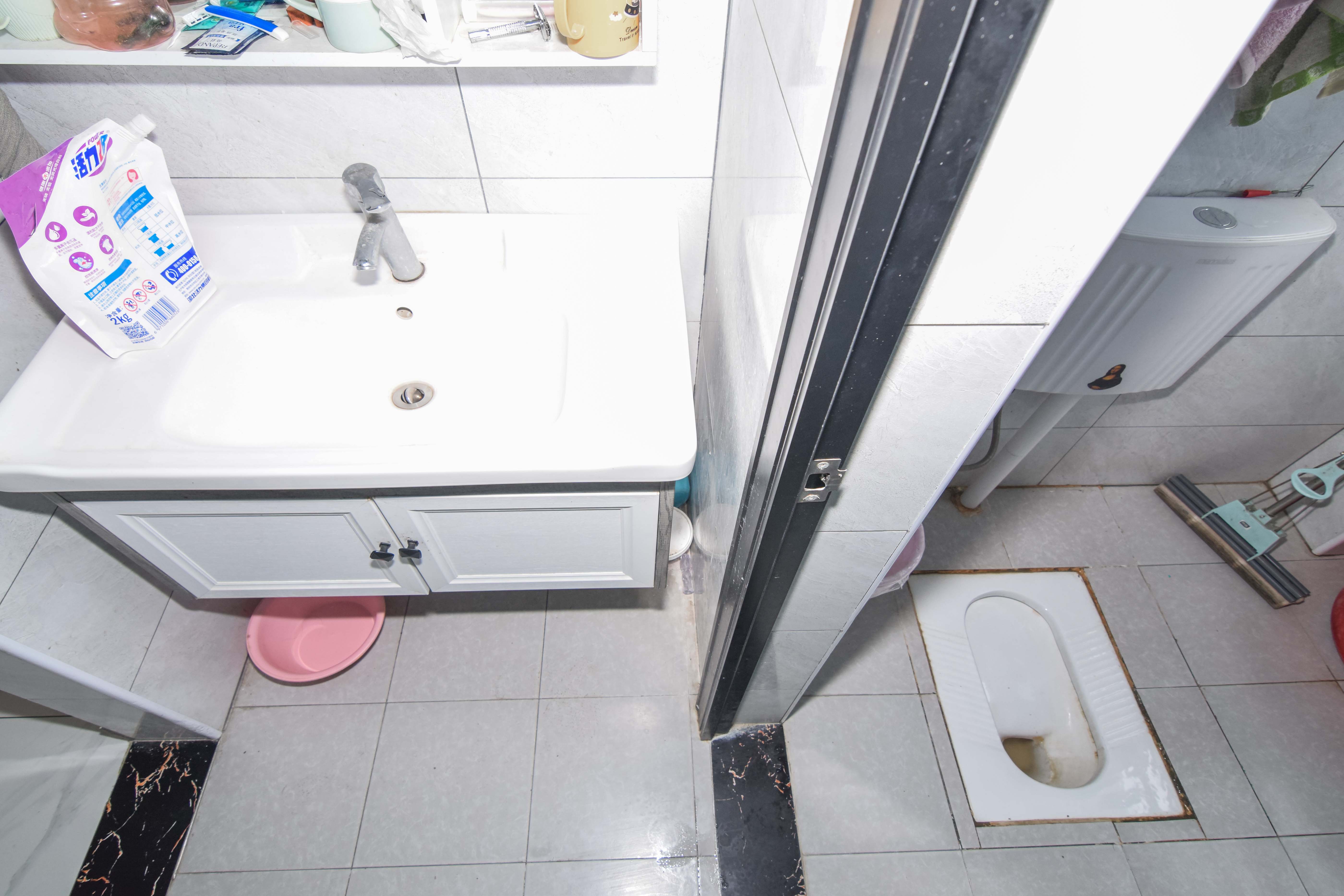 新华联梦想城  4室2厅2卫    115.0万卫生间