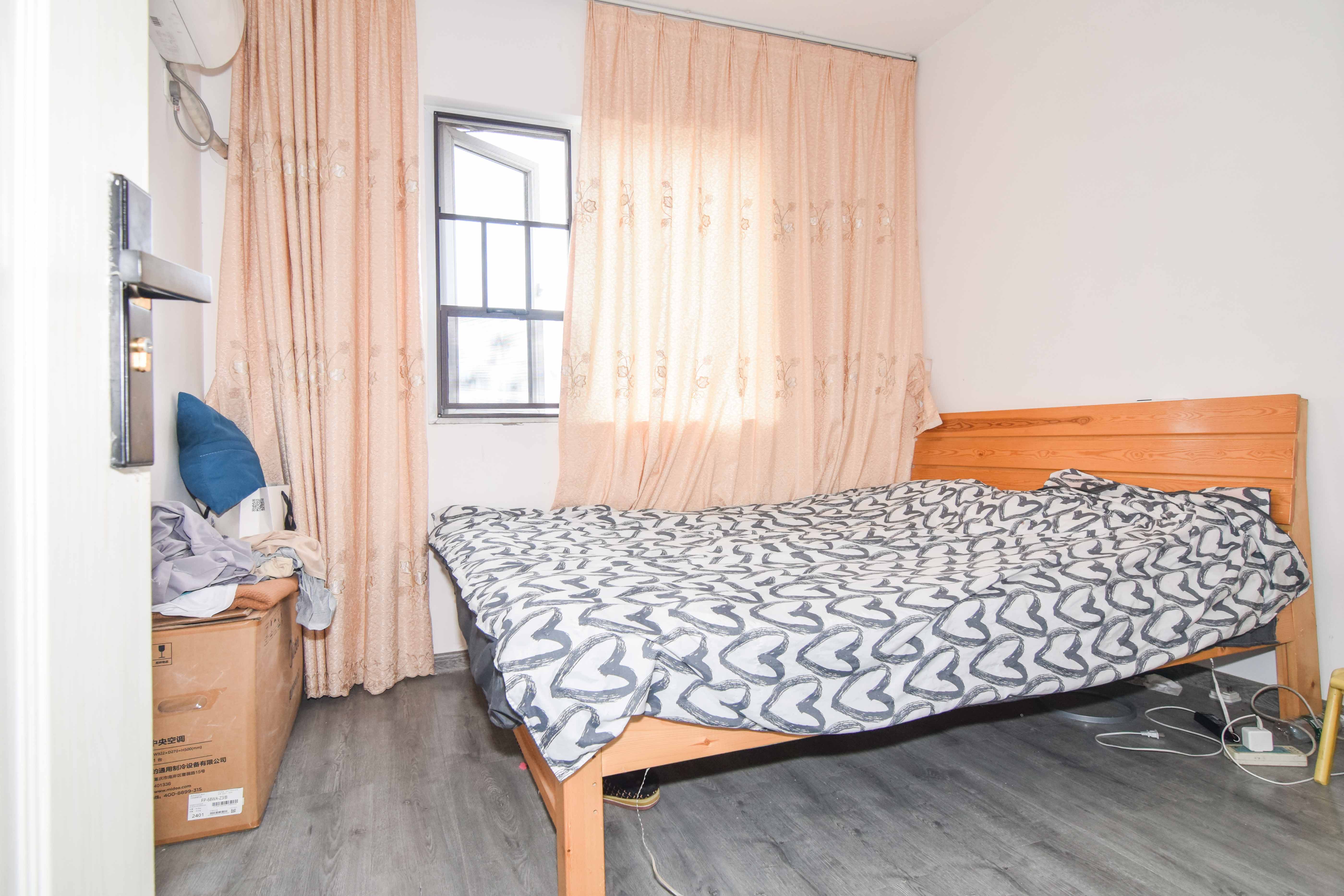 新华联梦想城  4室2厅2卫    115.0万卧室