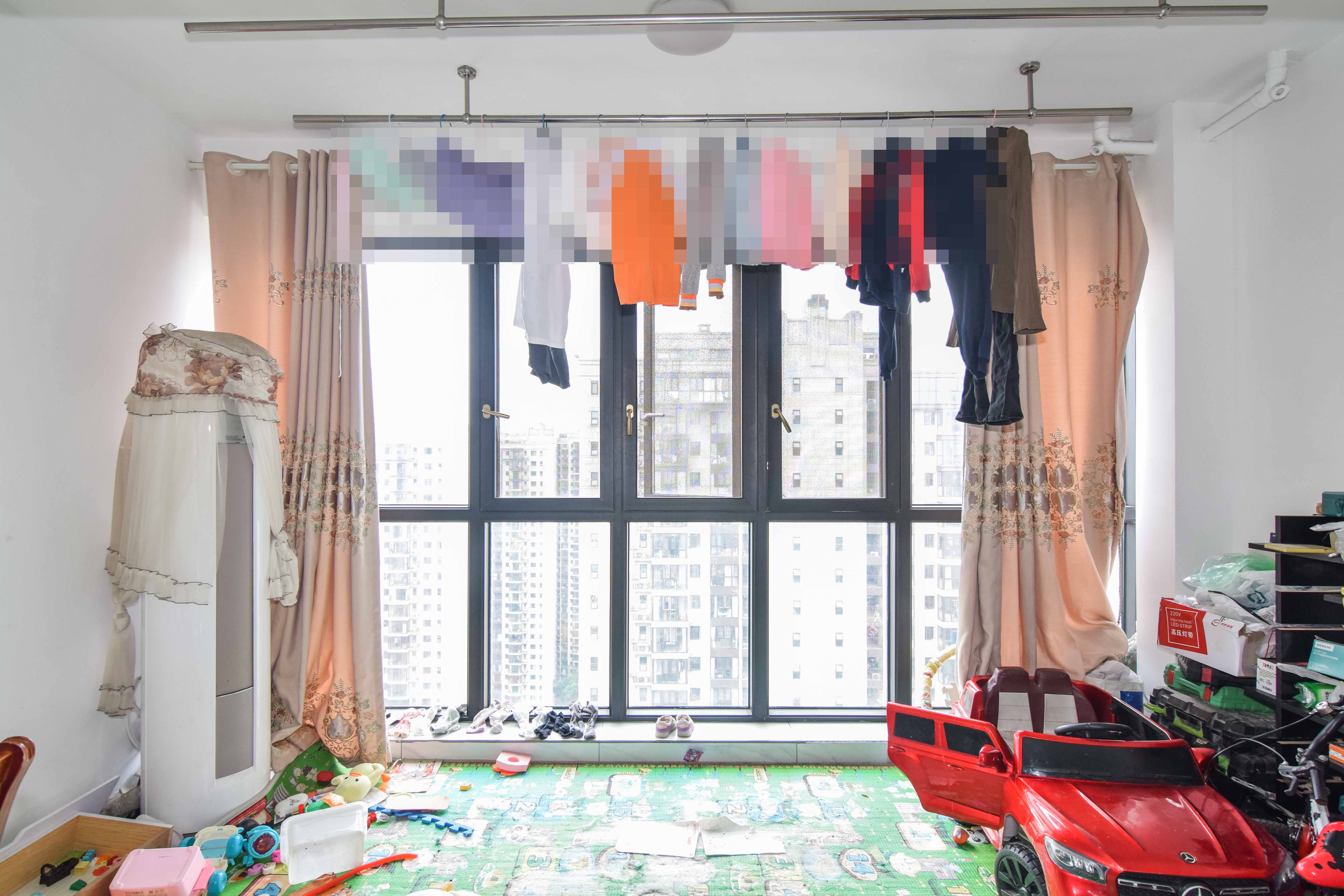 新华联梦想城  4室2厅2卫    115.0万阳台