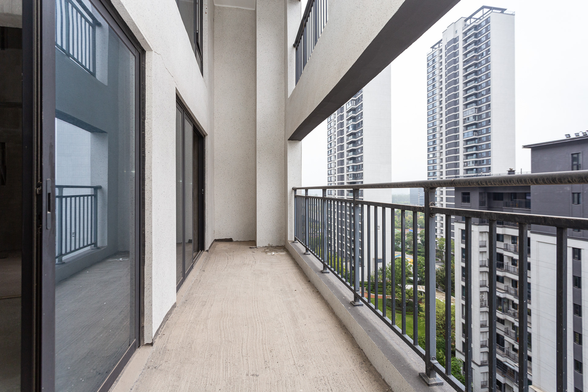 越秀湘江星汇城一期 4室2厅2卫 168.5万 越秀湘江星汇城一期 4室2厅2卫 168.5万阳台