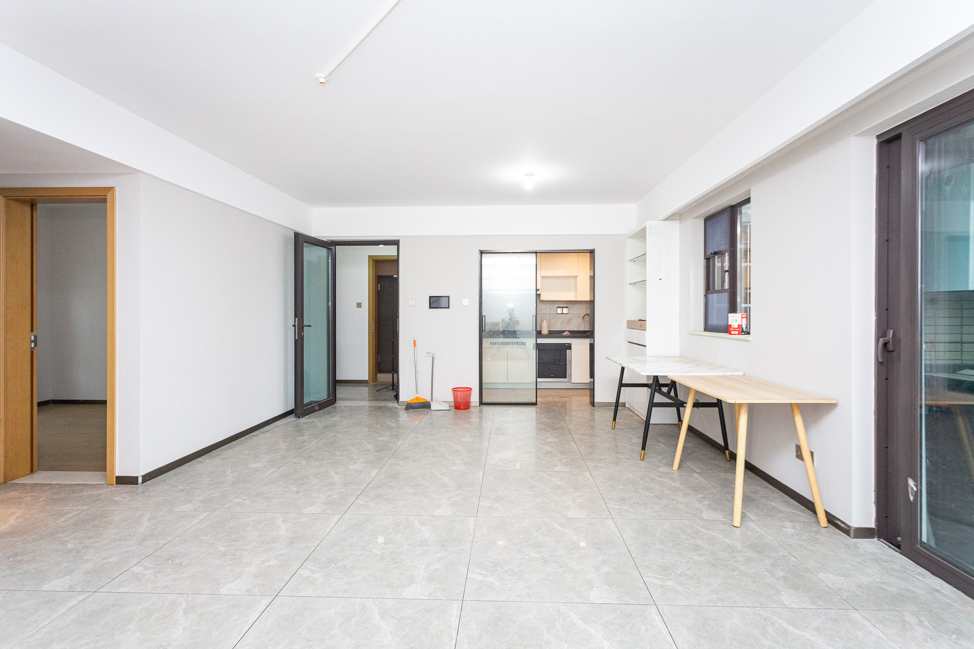 时代倾城四期 3室2厅2卫 102.8万 时代倾城四期 3室2厅2卫 102.8万客厅