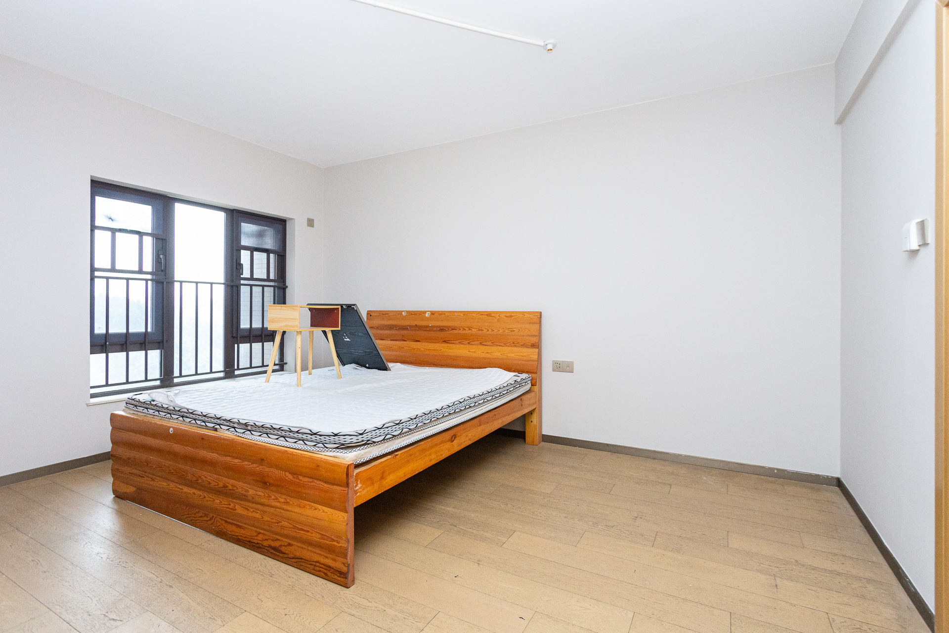 时代倾城四期 3室2厅2卫 102.8万 时代倾城四期 3室2厅2卫 102.8万卧室