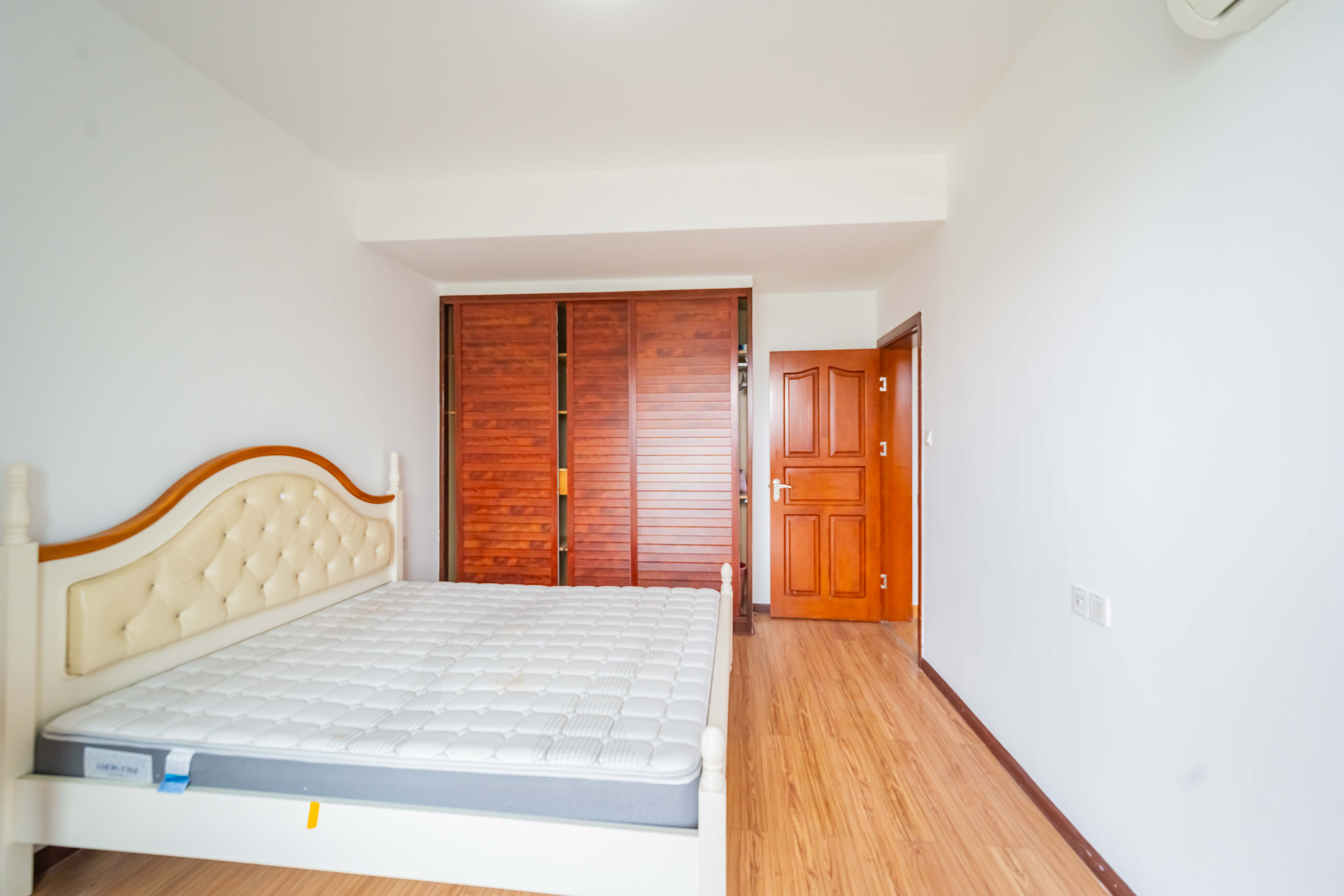 英郡年华 3室2厅1卫 85.0万 英郡年华 3室2厅1卫 85.0万卧室