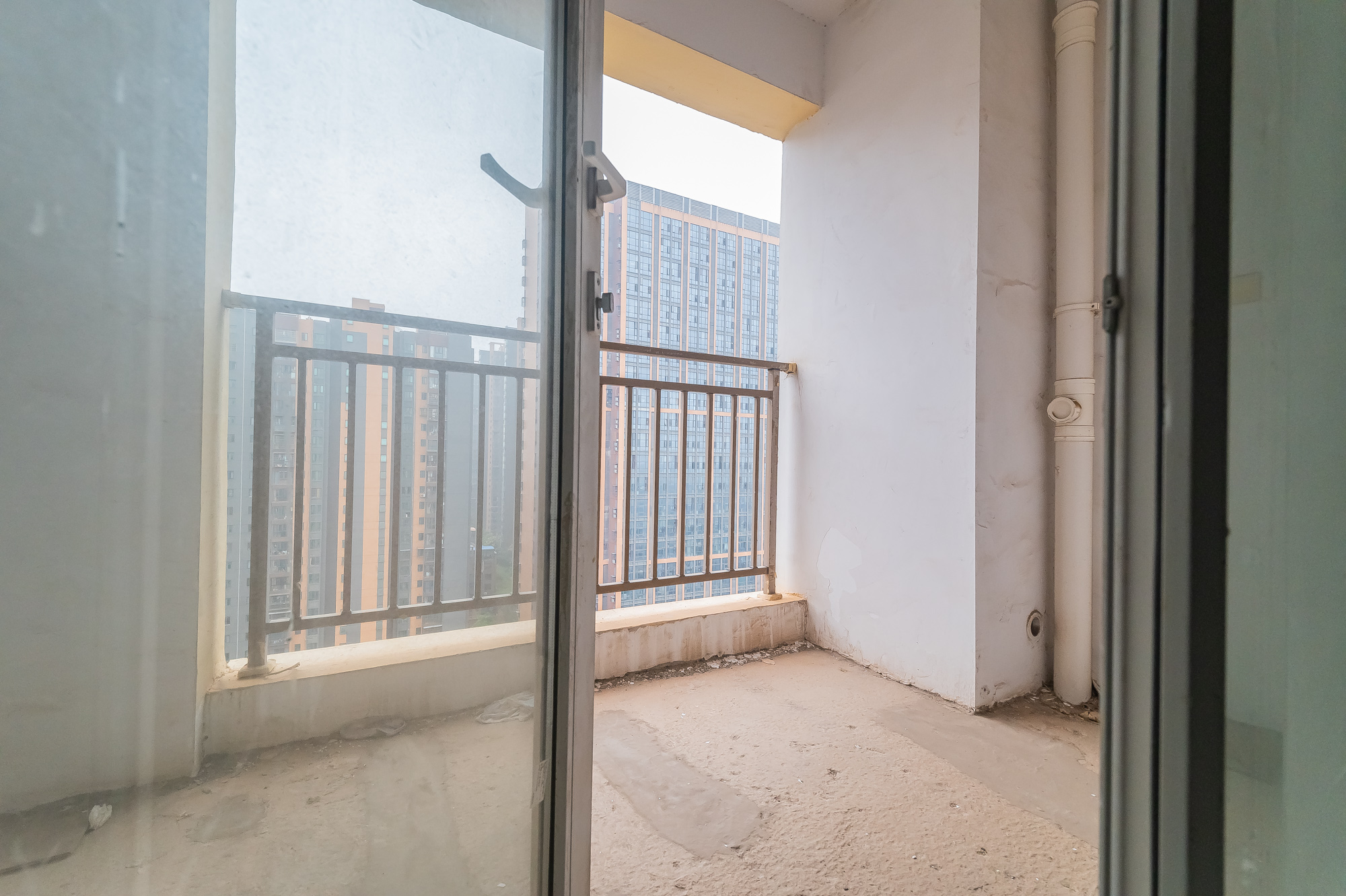 MOMA当代广场  3室2厅1卫    64.2万 MOMA当代广场  3室2厅1卫    64.2万其他