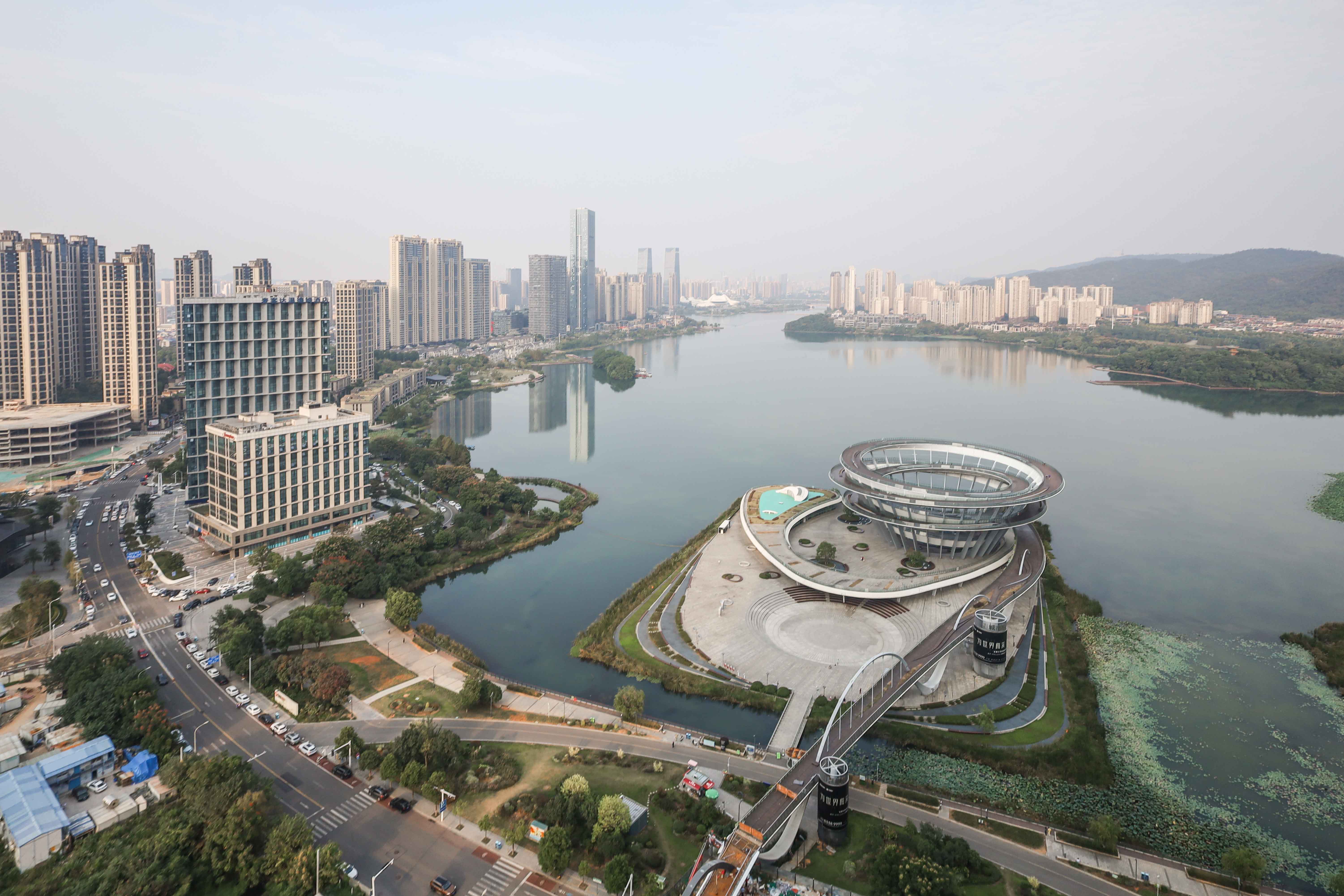 福晟翡翠湾 4室2厅2卫 458.0万 福晟翡翠湾 4室2厅2卫 458.0万阳台