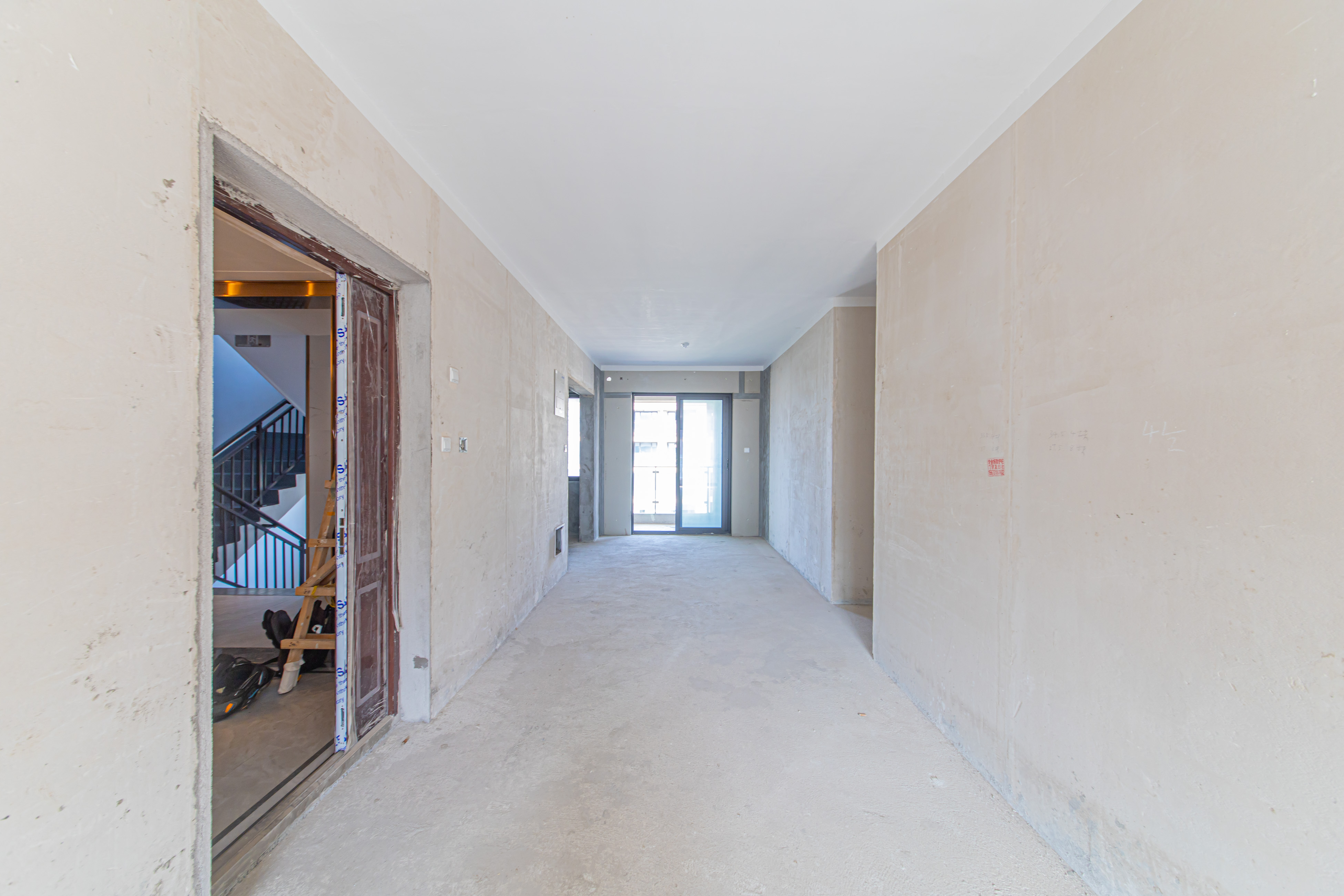 北辰中央公园辰玺洋房区  4室2厅2卫    203.8万 北辰中央公园辰玺洋房区  4室2厅2卫    203.8万客厅