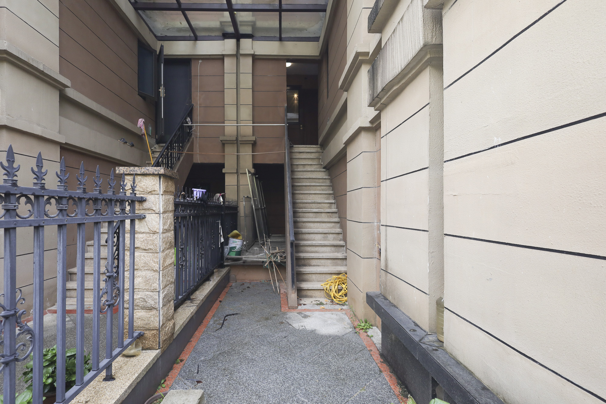 恒大御景天下城一期  3室2厅2卫   230.00万阳台
