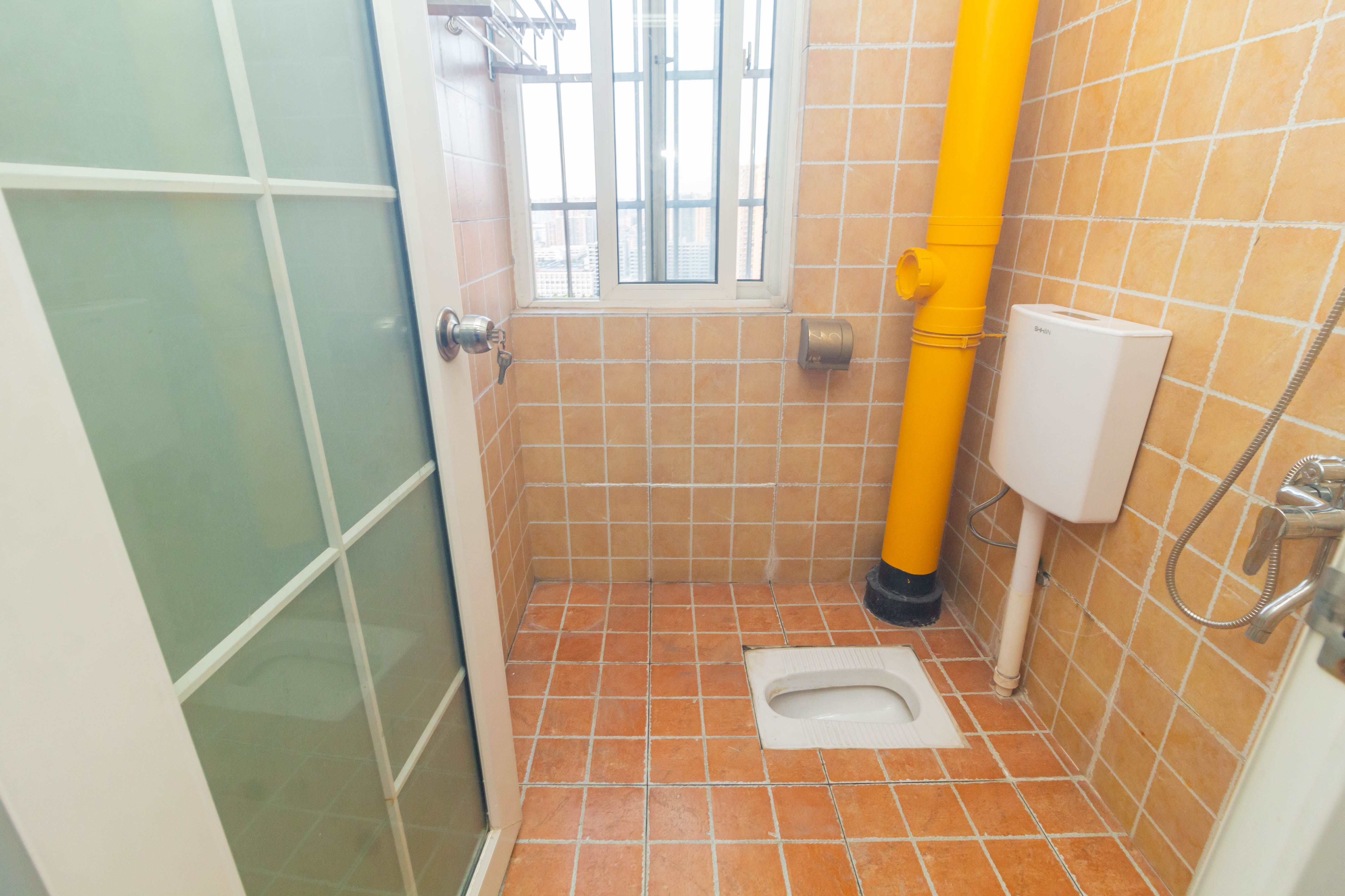 未来蜂巢  3室2厅2卫    45.8万卫生间