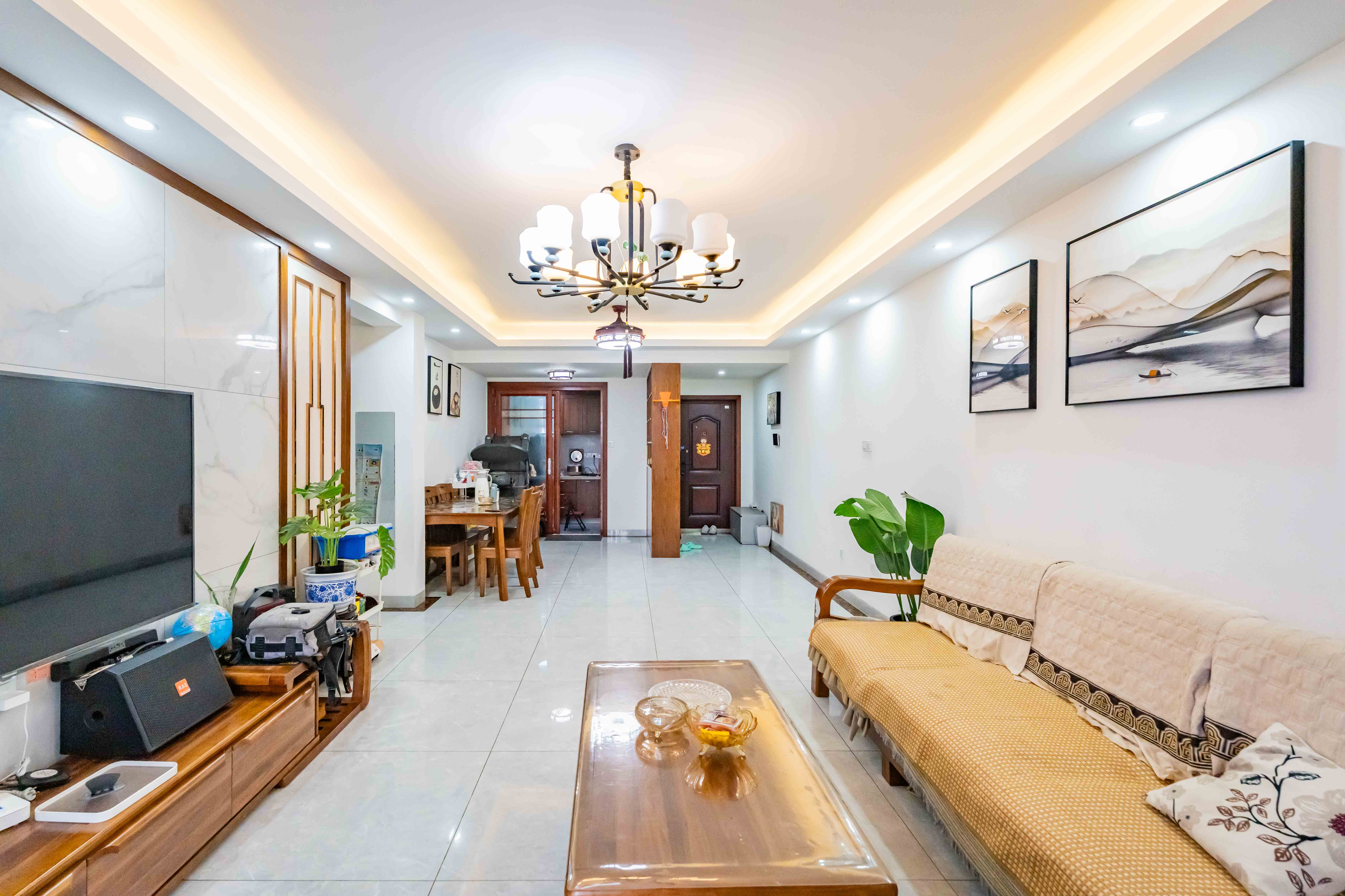 悦湖山 4室2厅2卫 92.0万 悦湖山 4室2厅2卫 92.0万客厅