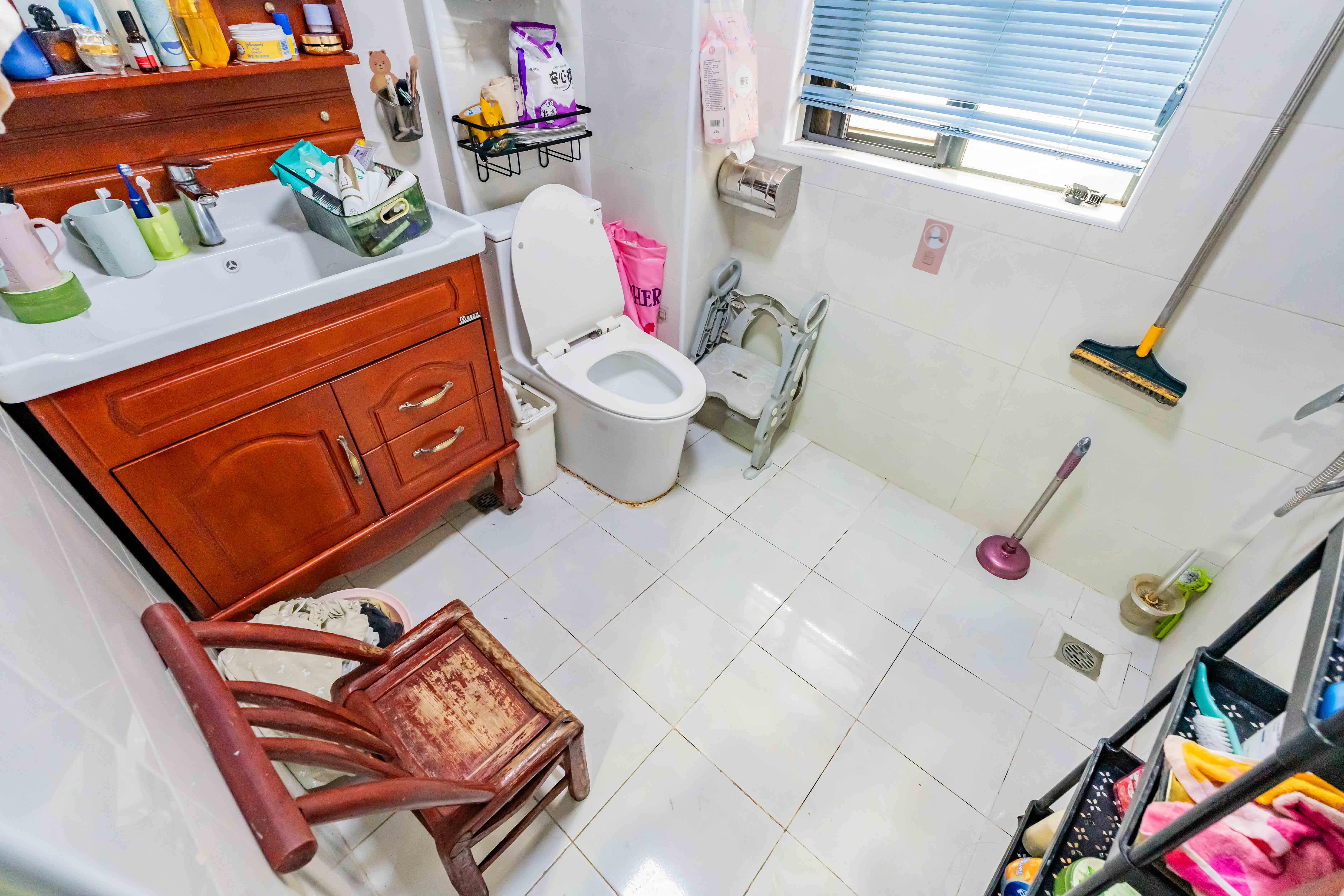 悦湖山 4室2厅2卫 92.0万 悦湖山 4室2厅2卫 92.0万卫生间