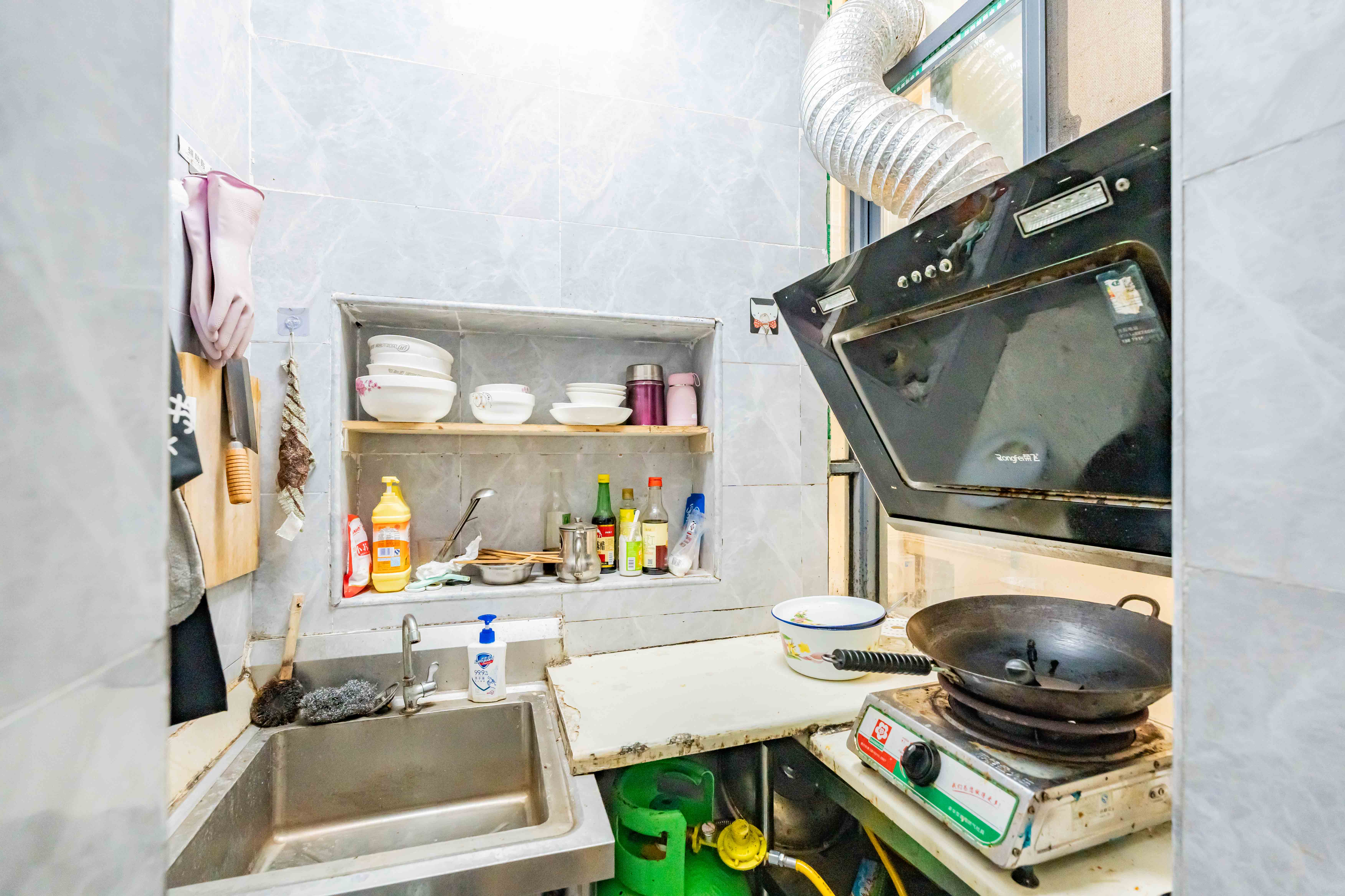 东风二村社区绸厂宿舍  2室1厅0卫    23.0万厨房