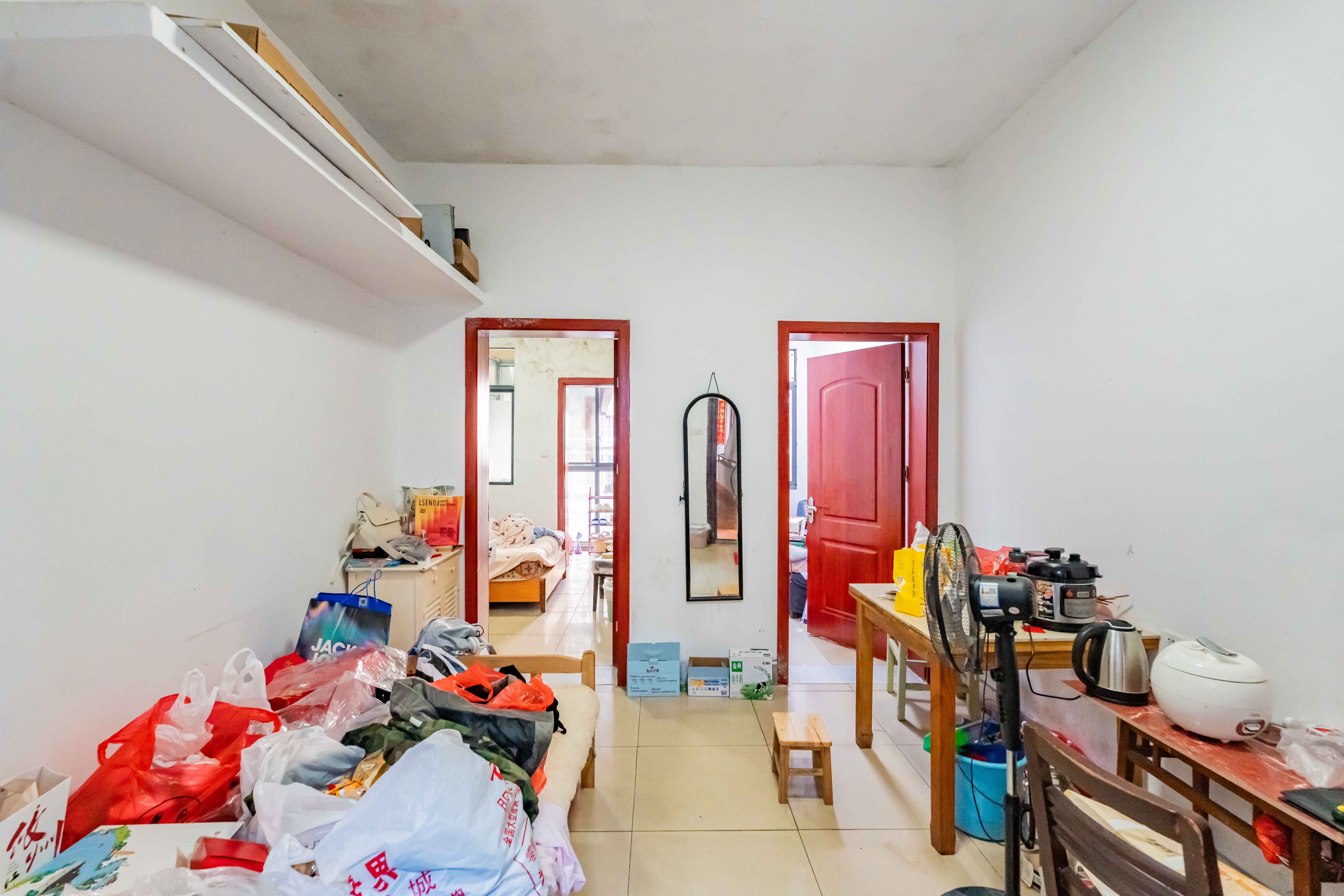 东风二村社区绸厂宿舍  2室1厅0卫    23.0万客厅