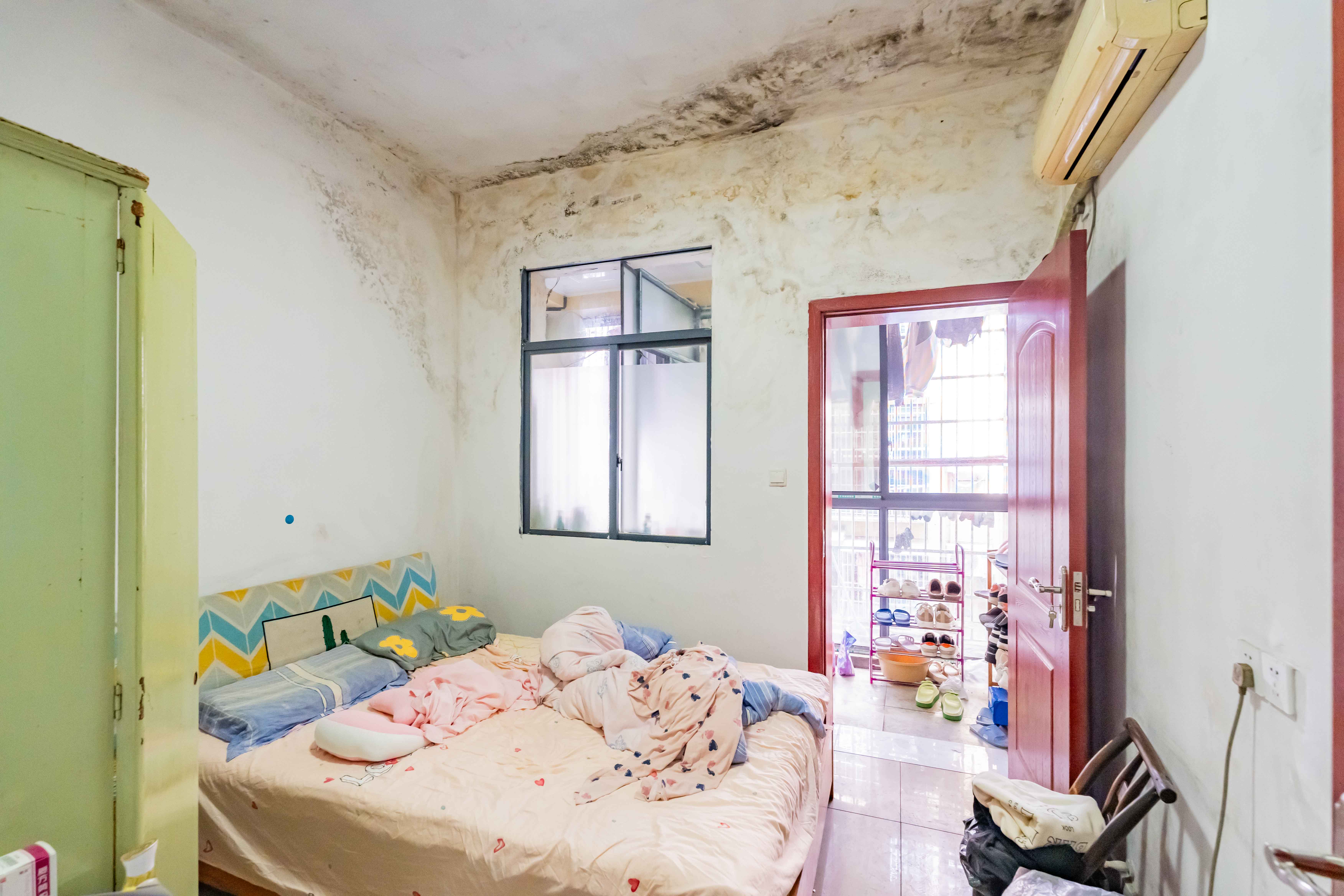 东风二村社区绸厂宿舍  2室1厅0卫    23.0万卧室