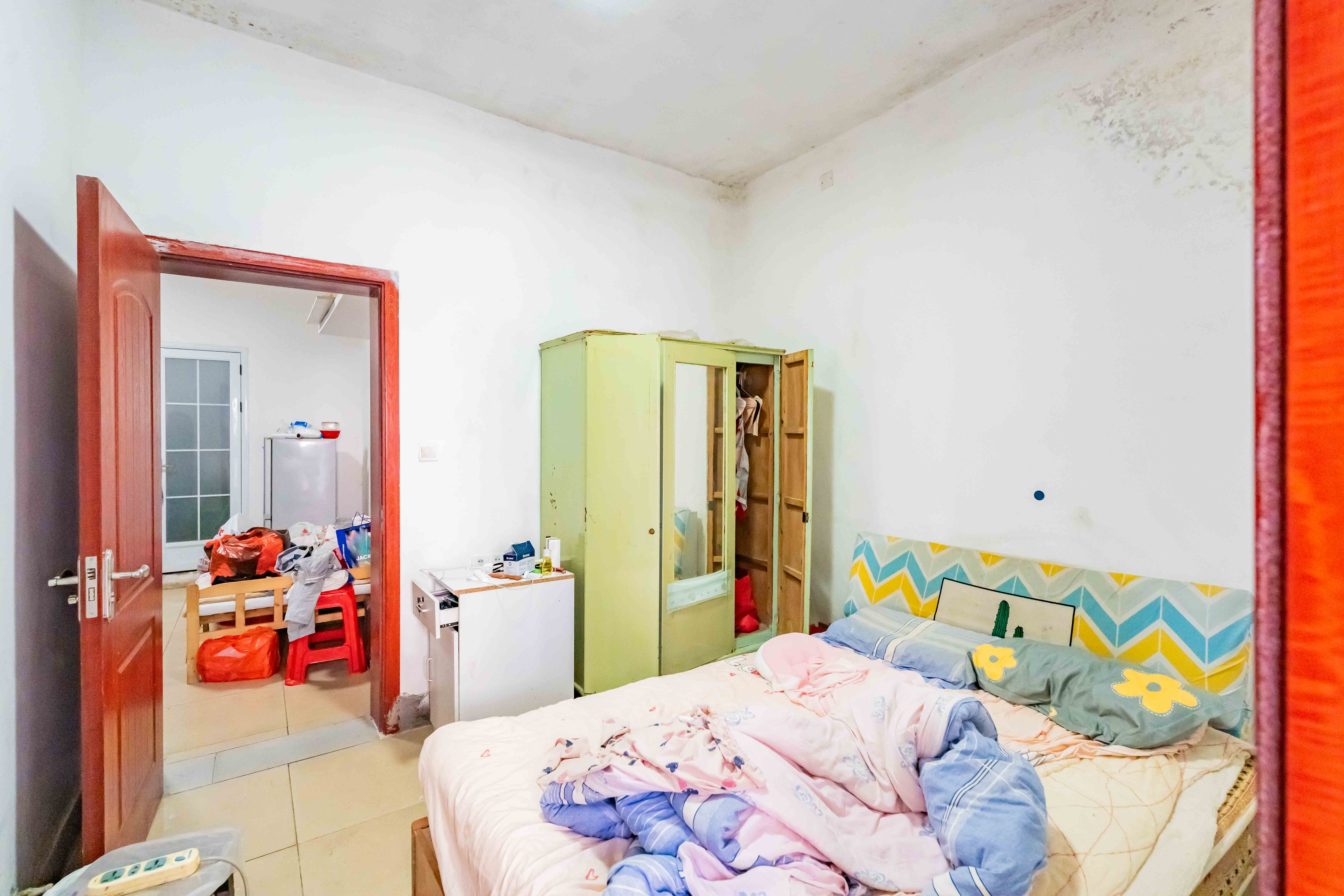 东风二村社区绸厂宿舍  2室1厅0卫    23.0万卧室