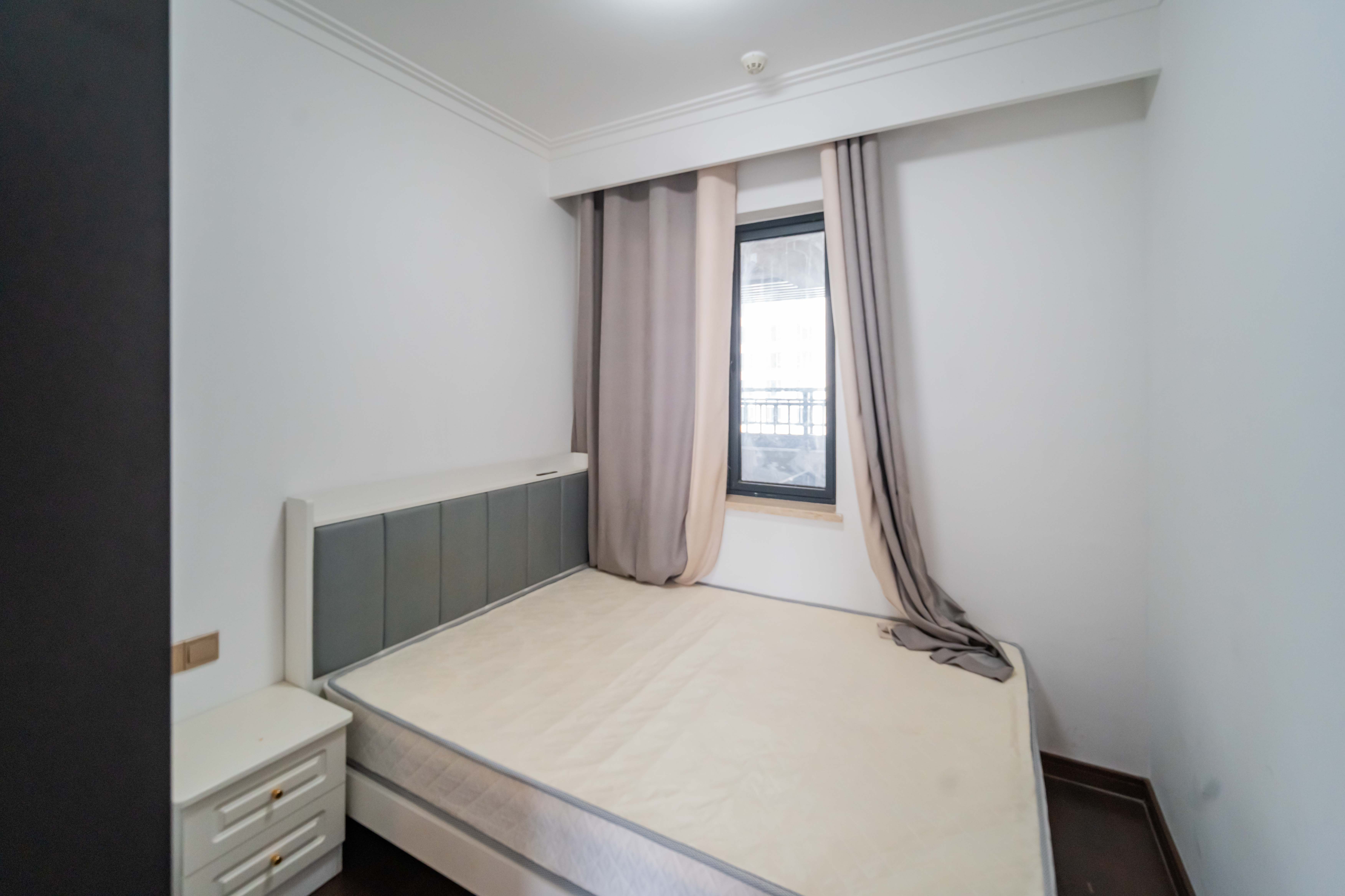 绿地长沙城际空间站(绿地新里佳苑)  3室2厅2卫    126.0万 绿地长沙城际空间站(绿地新里佳苑)  3室2厅2卫    126.0万卧室