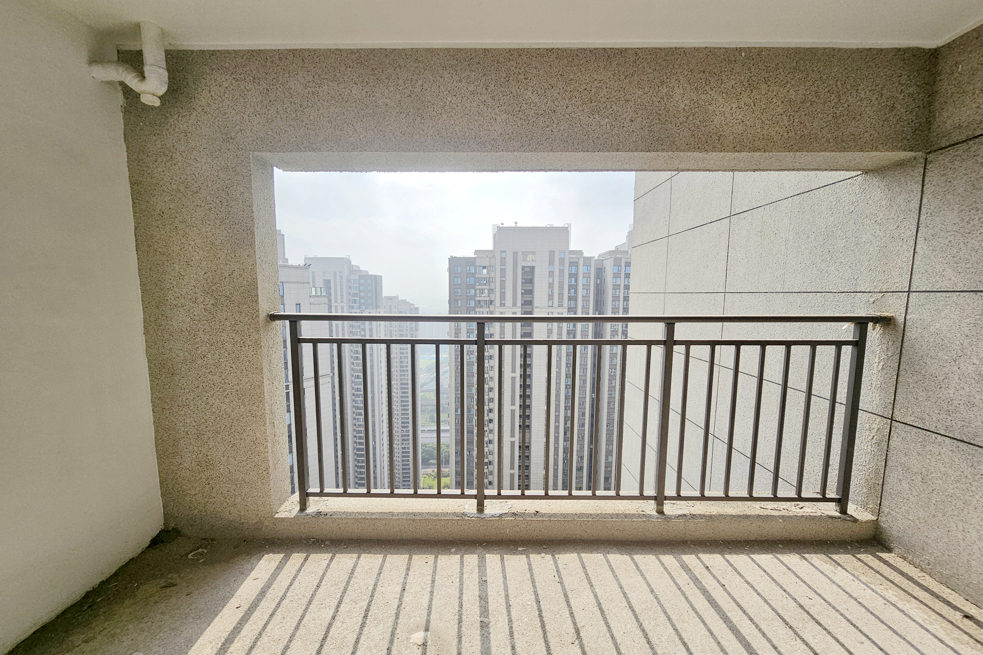 阳光城尚东湾愉景苑 4室2厅2卫 108.0万 阳光城尚东湾愉景苑 4室2厅2卫 108.0万阳台