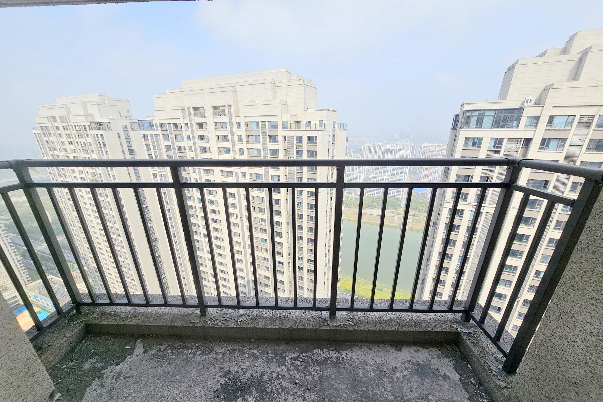 阳光城尚东湾愉景苑 4室2厅2卫 108.0万 阳光城尚东湾愉景苑 4室2厅2卫 108.0万阳台