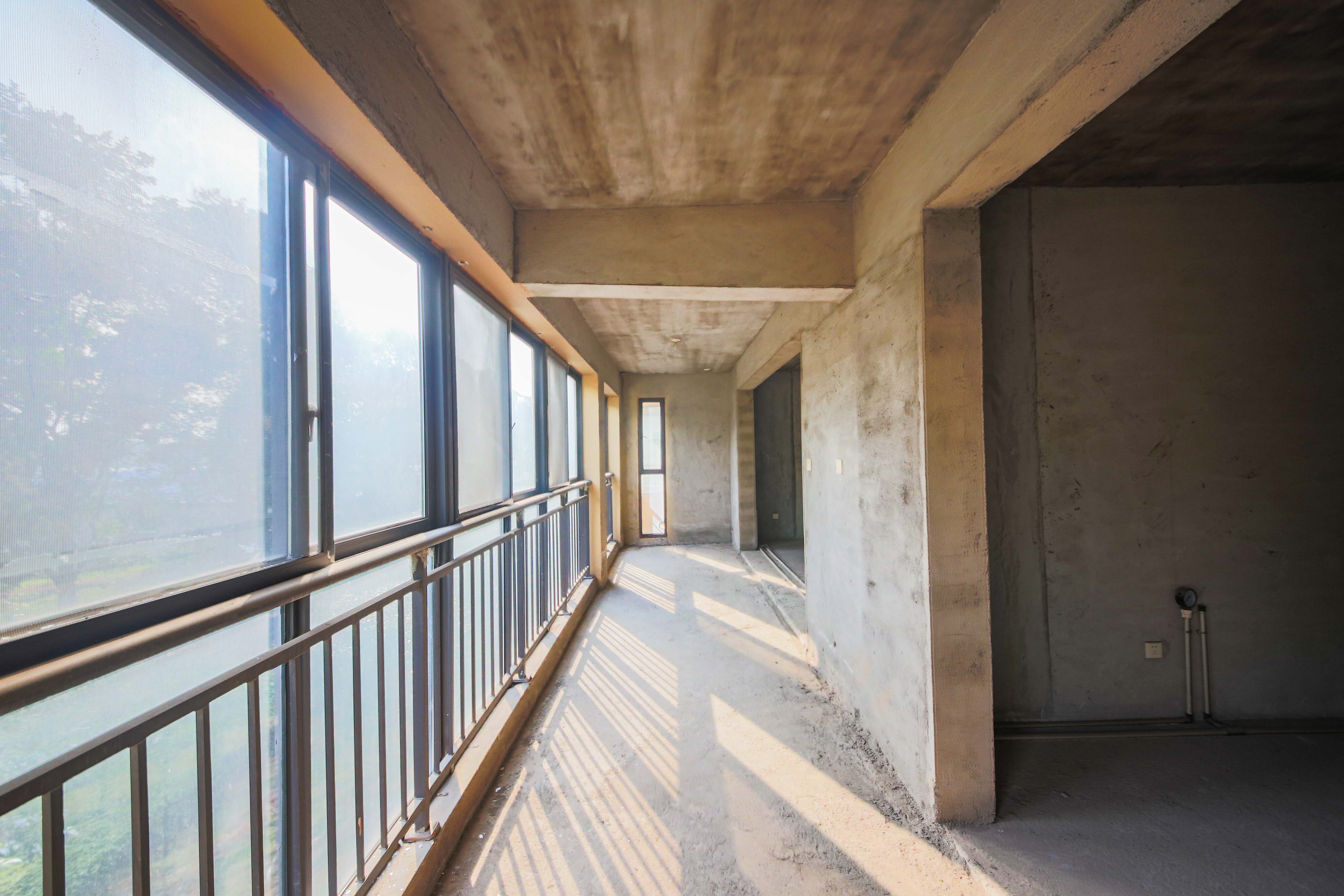 天心金桂园住宅小区  5室2厅2卫    172.0万 天心金桂园住宅小区  5室2厅2卫    172.0万阳台