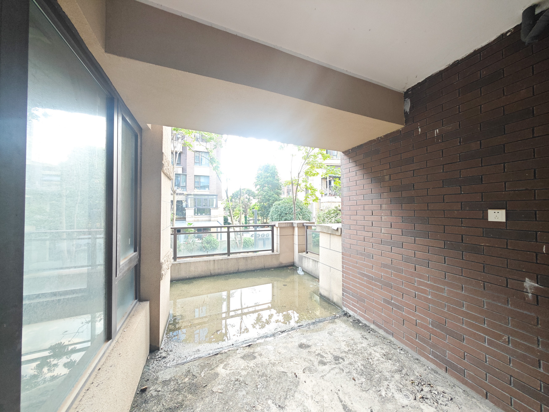 保利城（中航城国际社区、郡原美村）  4室2厅2卫   288.00万阳台