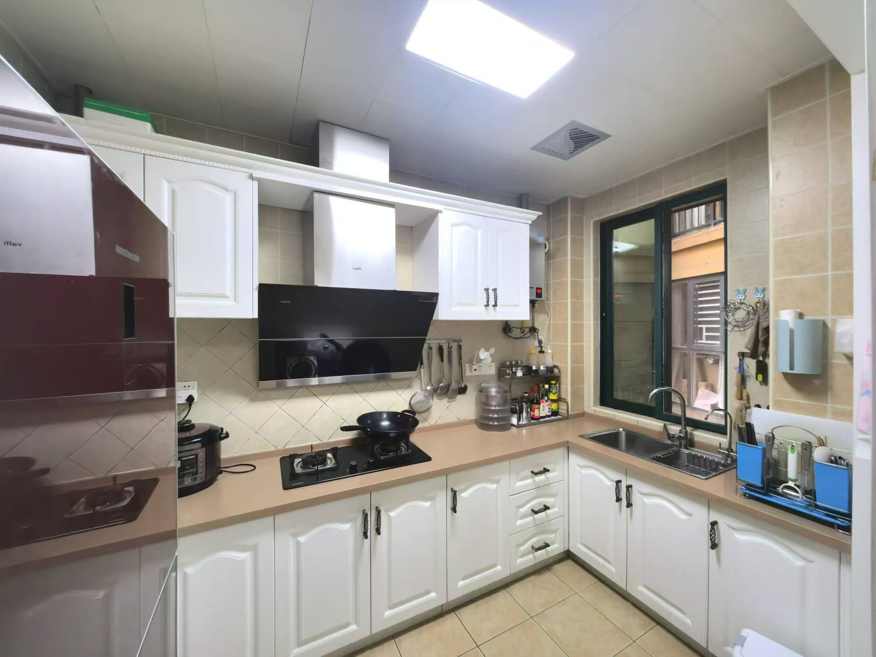 经世皇城 3室2厅2卫 48.0万 经世皇城 3室2厅2卫 48.0万室内图