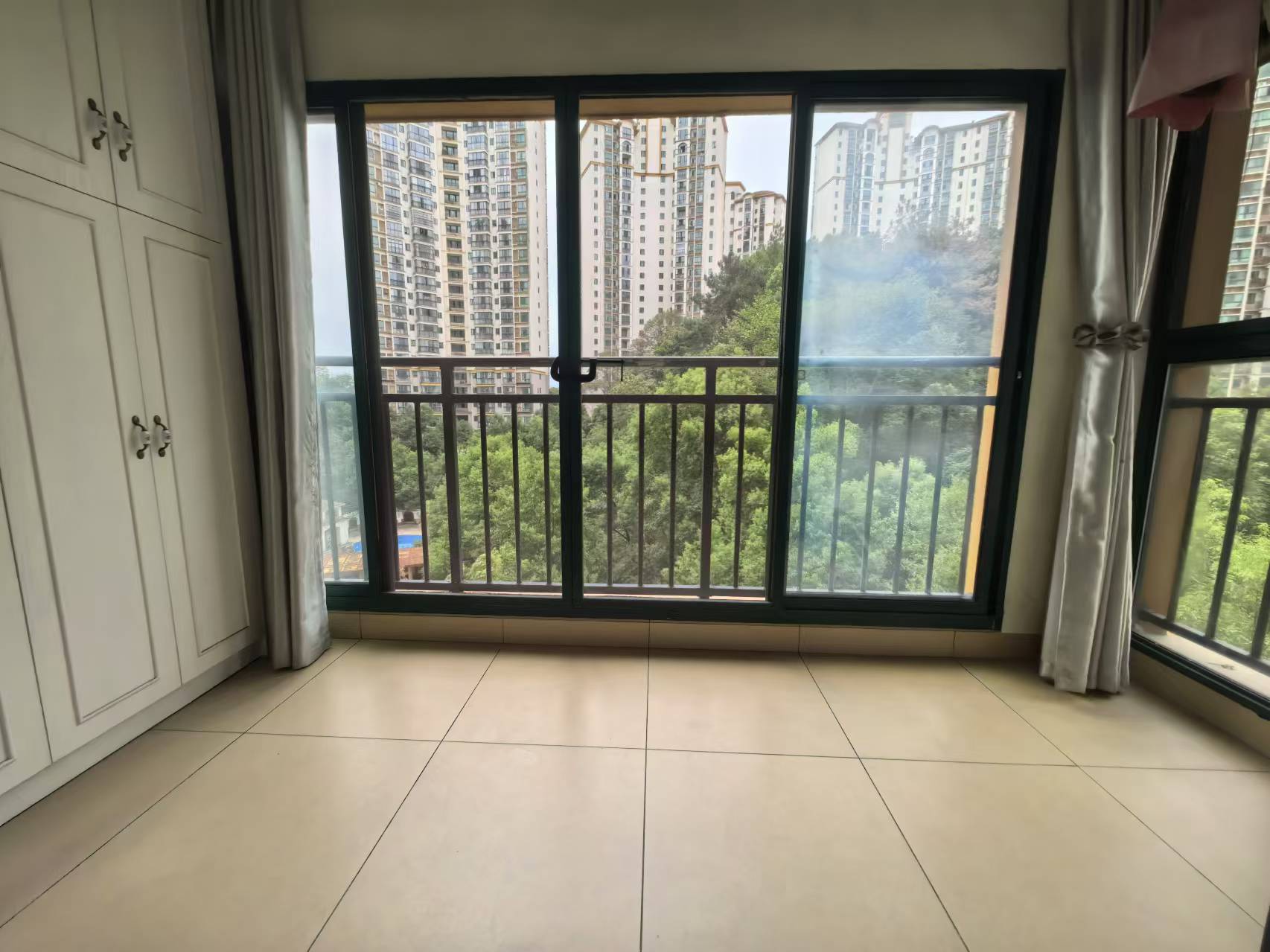 经世皇城 3室2厅2卫 48.0万 经世皇城 3室2厅2卫 48.0万室内图